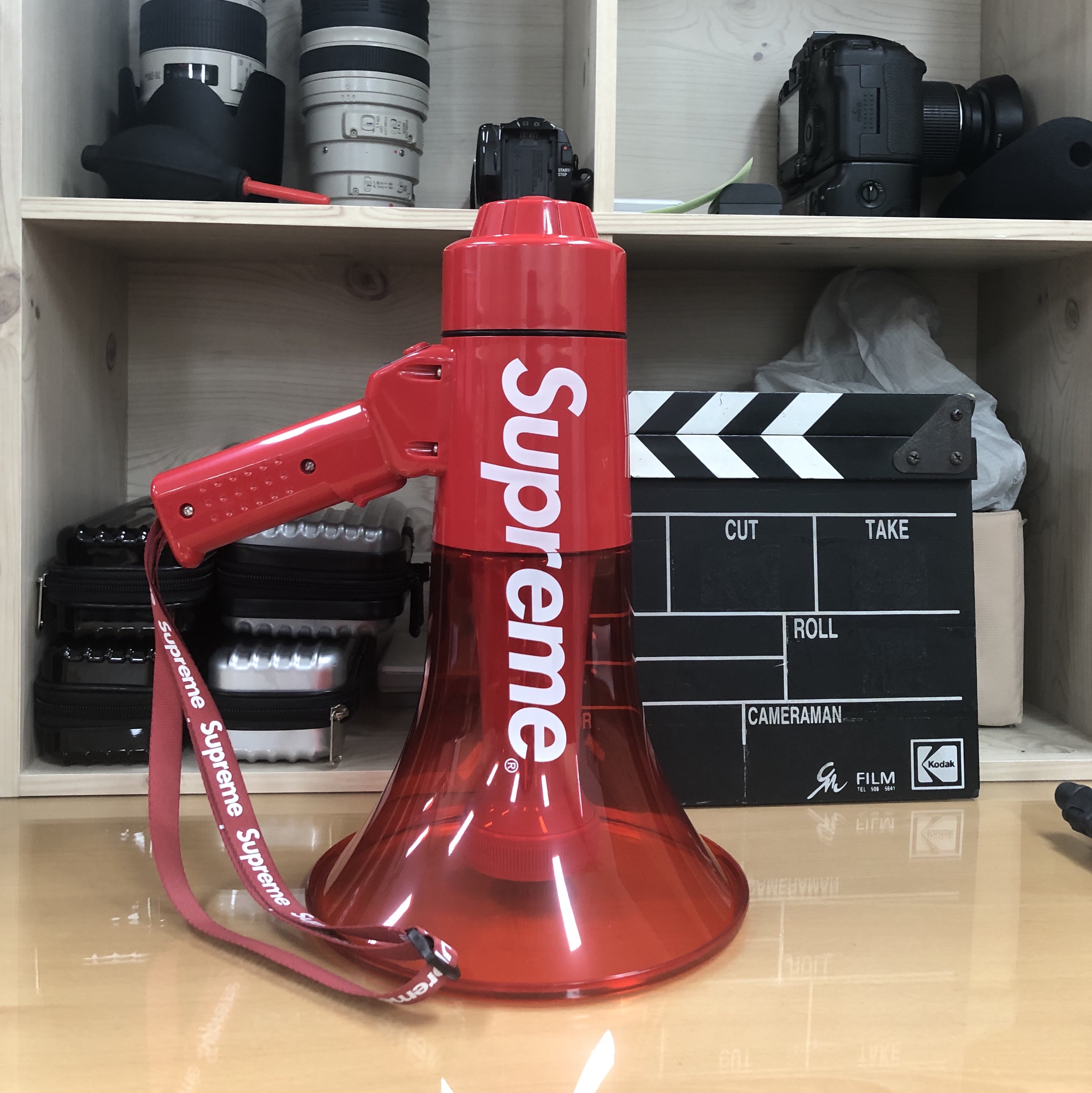 Supreme Pyle Waterproof Megaphone Red - 21FW 착용 스타일