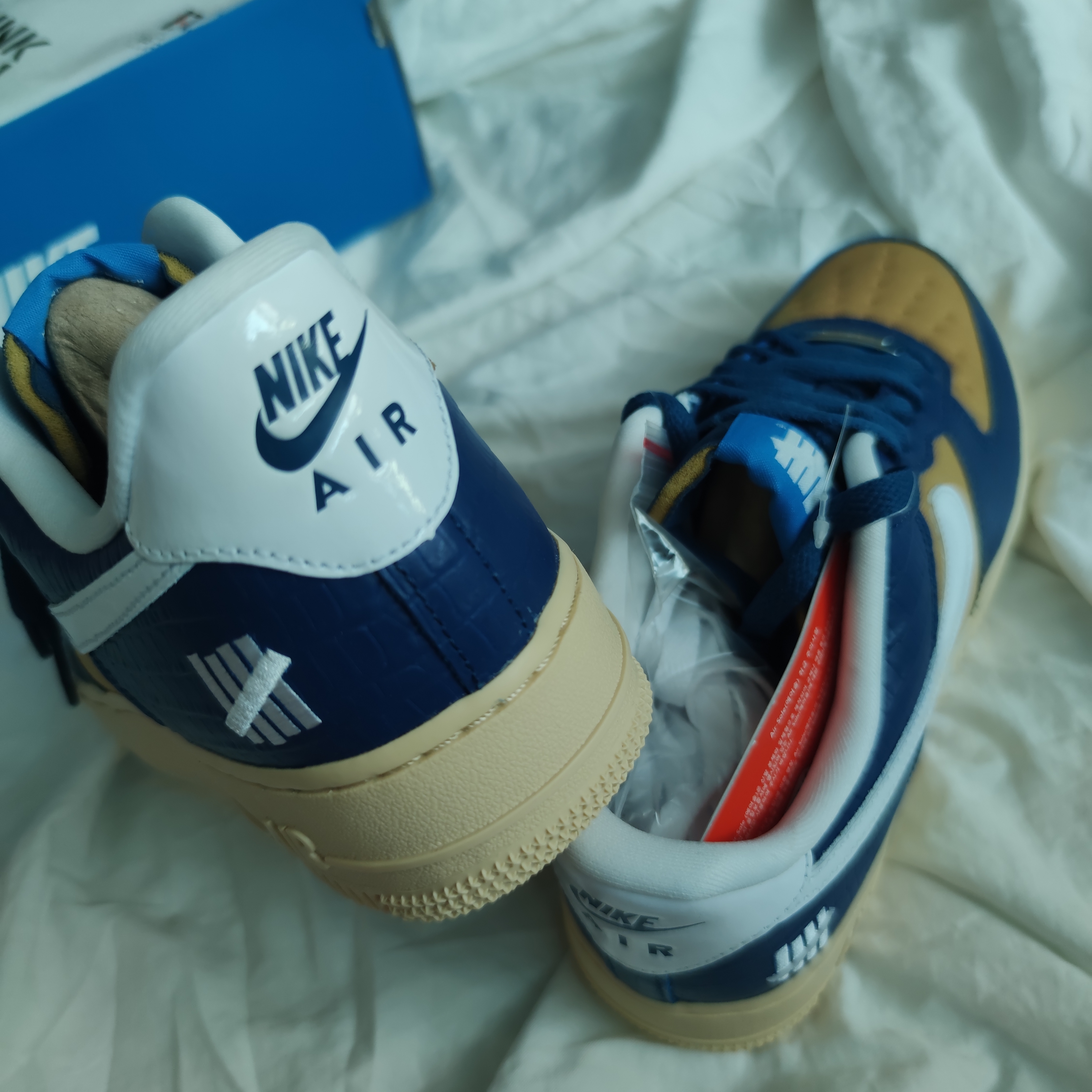 Nike x Undefeated Air Force 1 Low SP 5 On It Court Blue 착용 스타일 - 5
