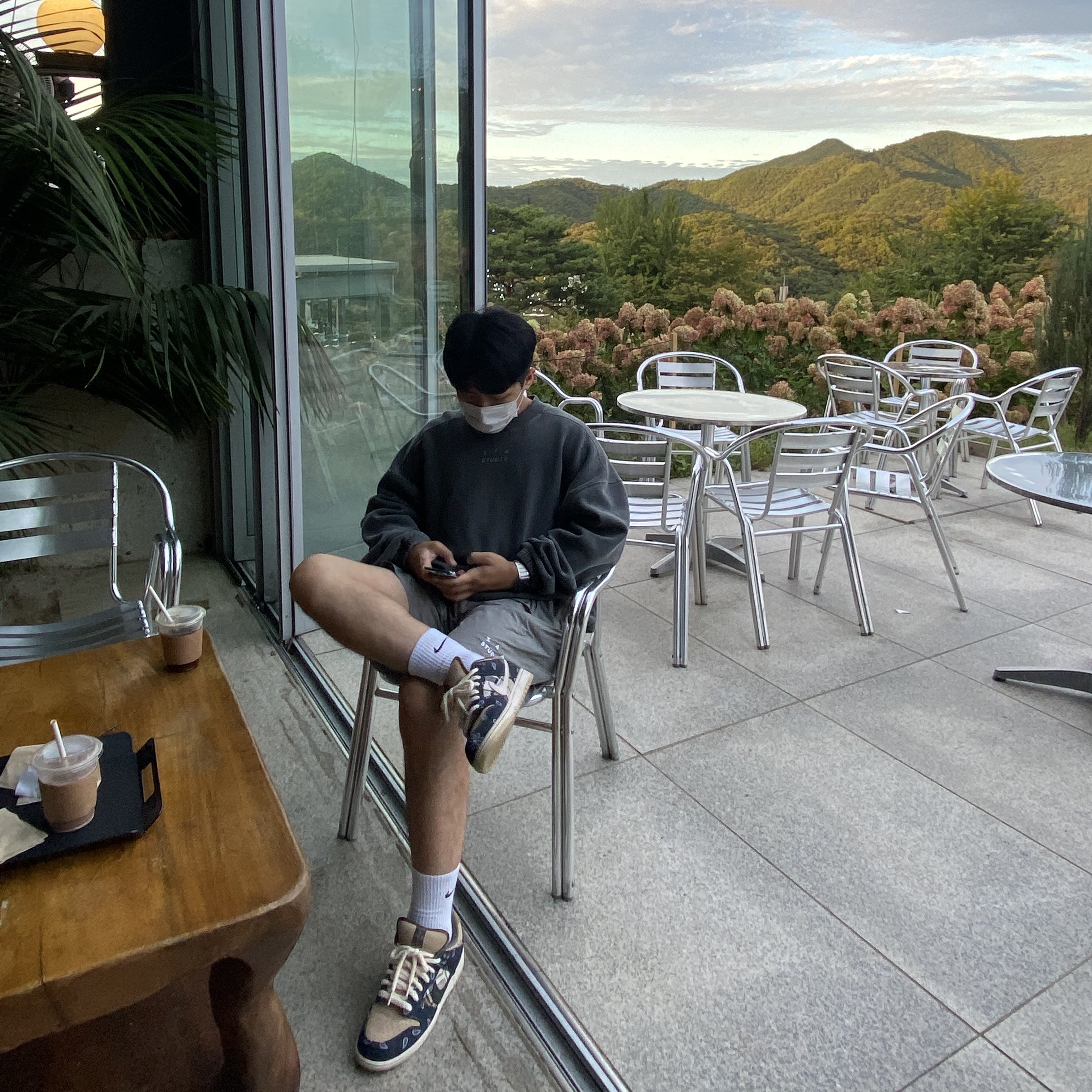 IAB Studio Pigment Crewneck Black, IAB Studio Woven Shorts Gray ์ฐฉ์ฉ ์คํ์ผ