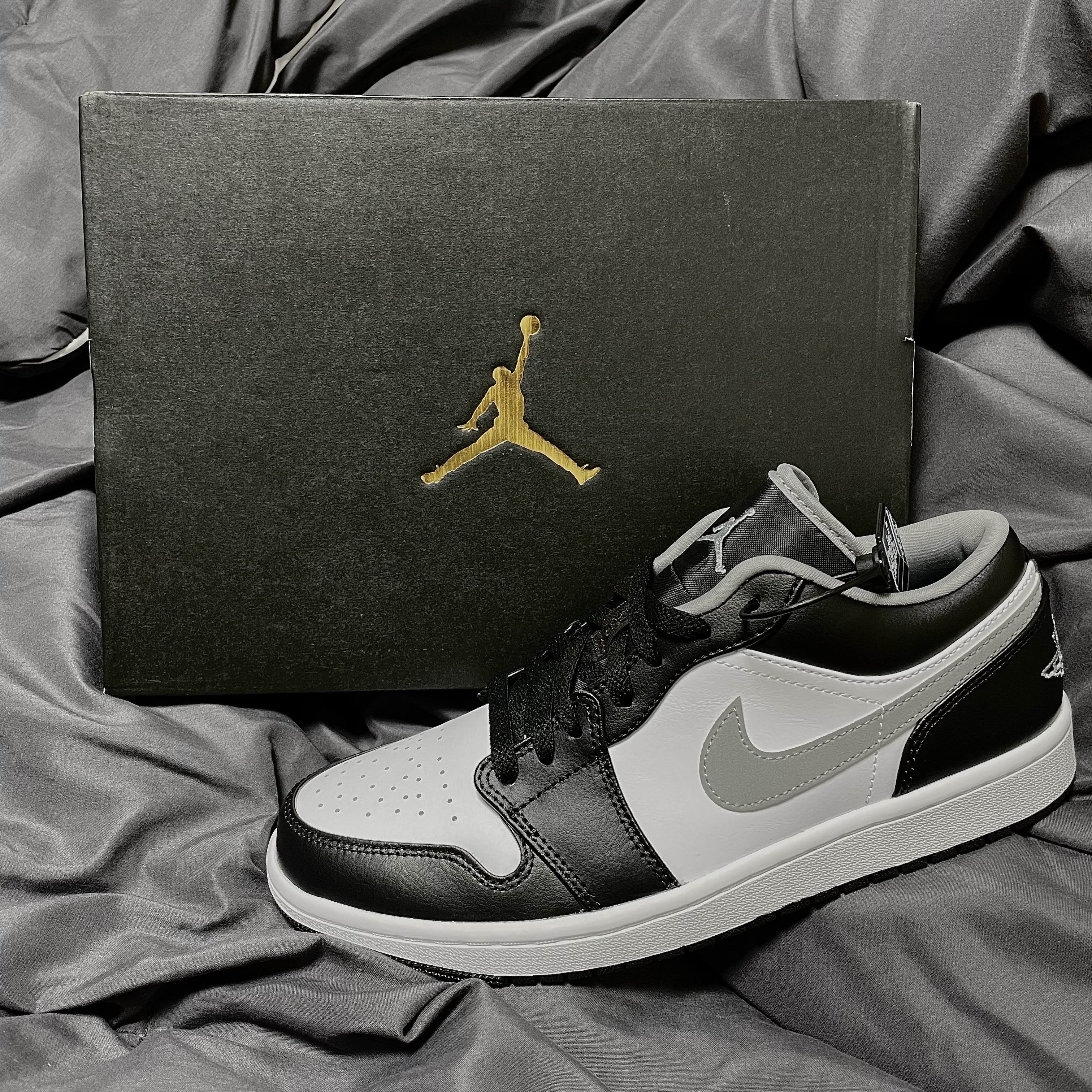 Jordan 1 Low Black Particle Grey 착용 스타일