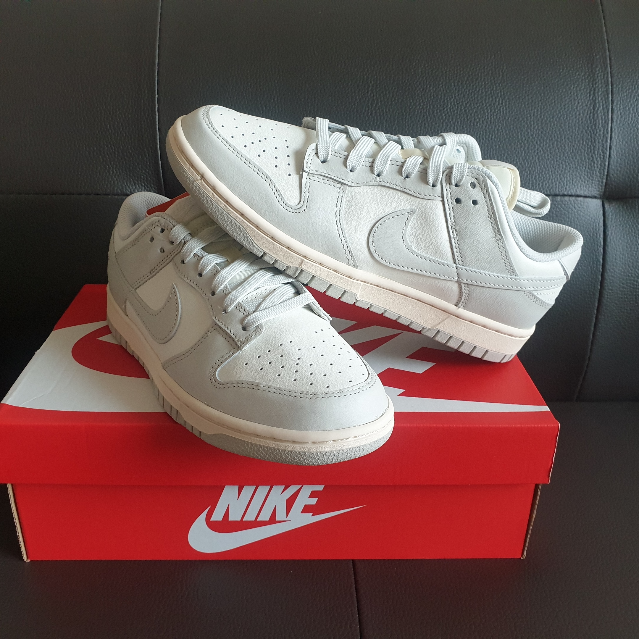 Nike x Undefeated Dunk Low SP 5 On It Black, (W) Nike Dunk Low Light Bone 착용 스타일 - 5