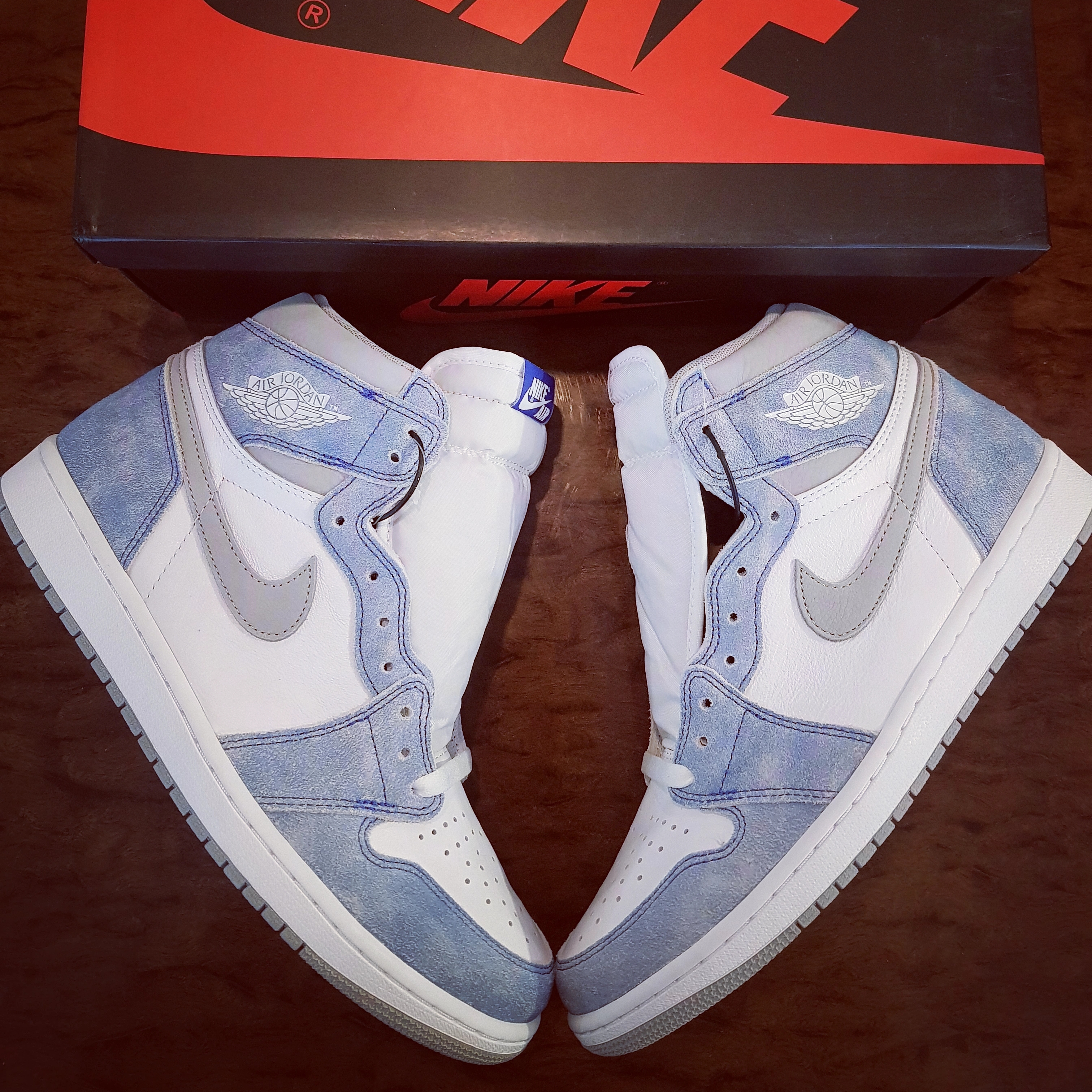 Jordan 1 Retro High OG Hyper Royal 착용 스타일