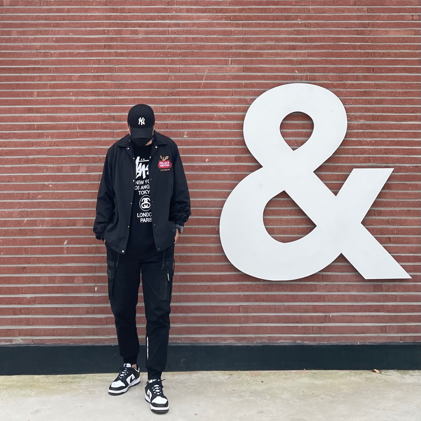 Palace x Stella Artois Coach Jacket Black - 21FW, Nike Dunk Low Retro Black 착용 스타일 - 3