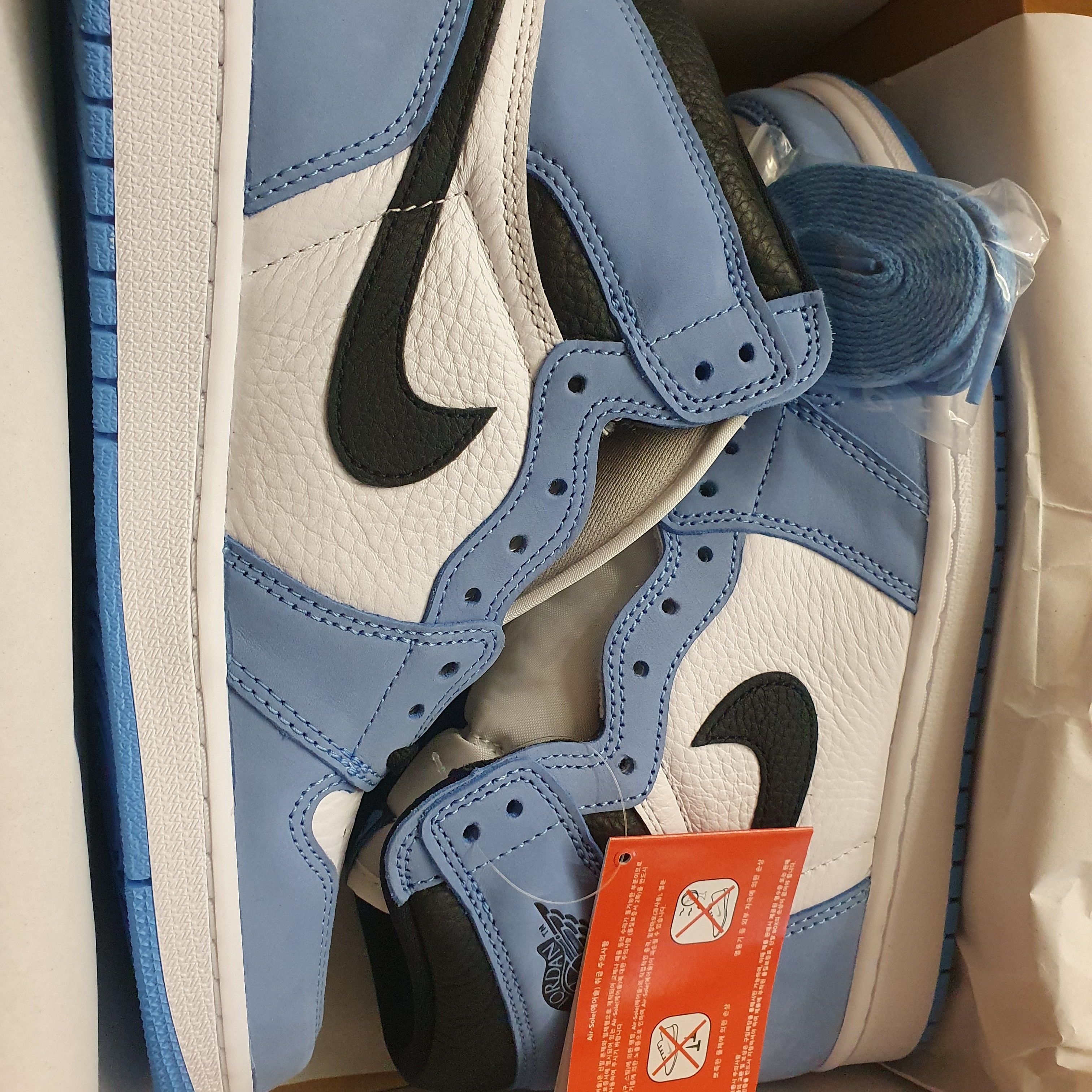 Jordan 1 Retro High OG University Blue 착용 스타일