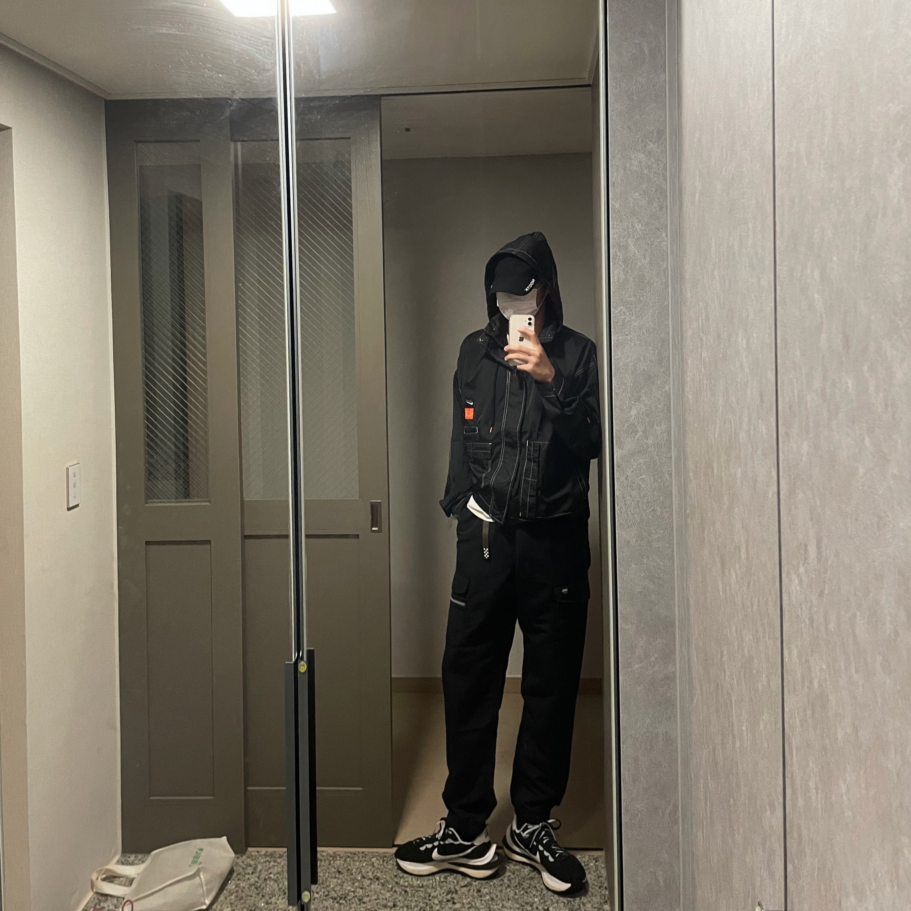 Nike x Drake Nocta Golf Cap Black, Nike x Sacai VaporWaffle Black White 착용 스타일