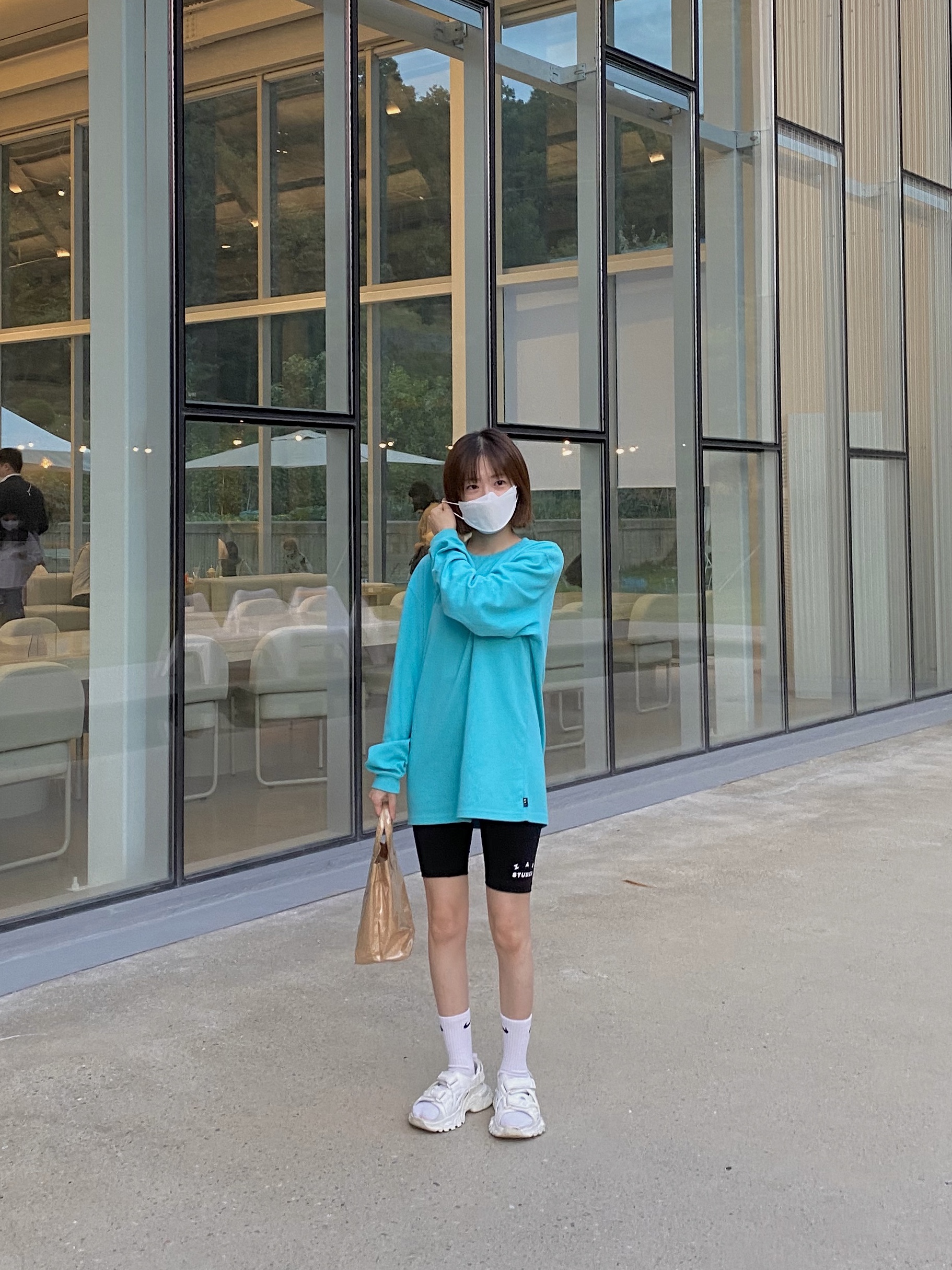 (W) IAB Studio Leggings Shorts Black 착용 스타일 - 1