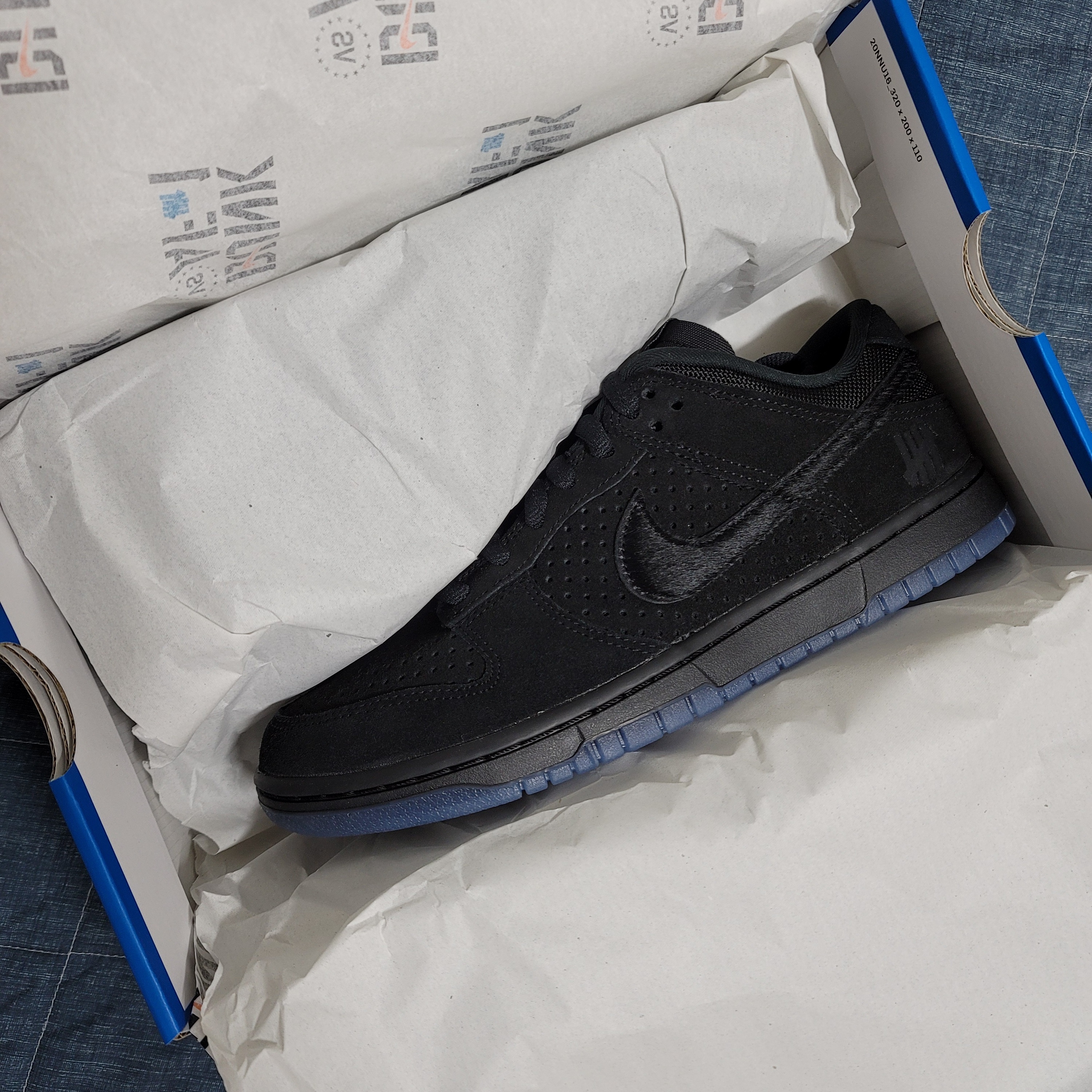 Nike x Undefeated Dunk Low SP 5 On It Black 착용 스타일 - 2