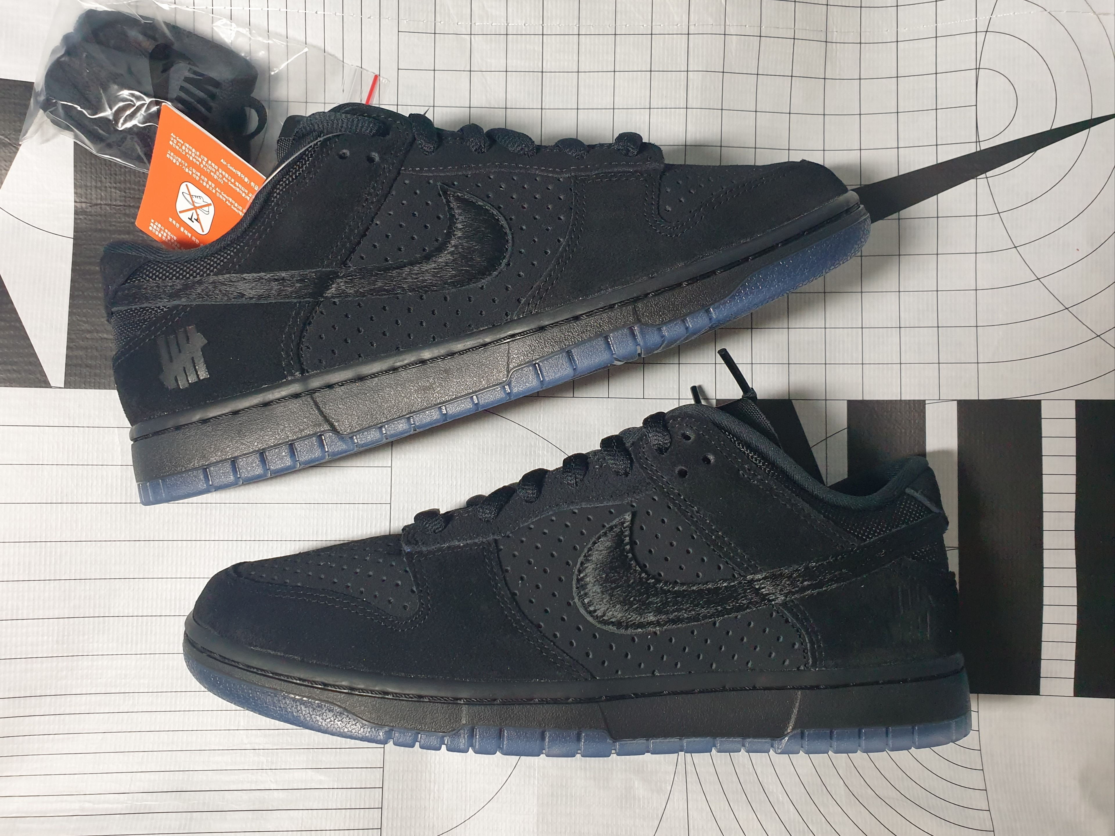 Nike x Undefeated Dunk Low SP 5 On It Black 착용 스타일