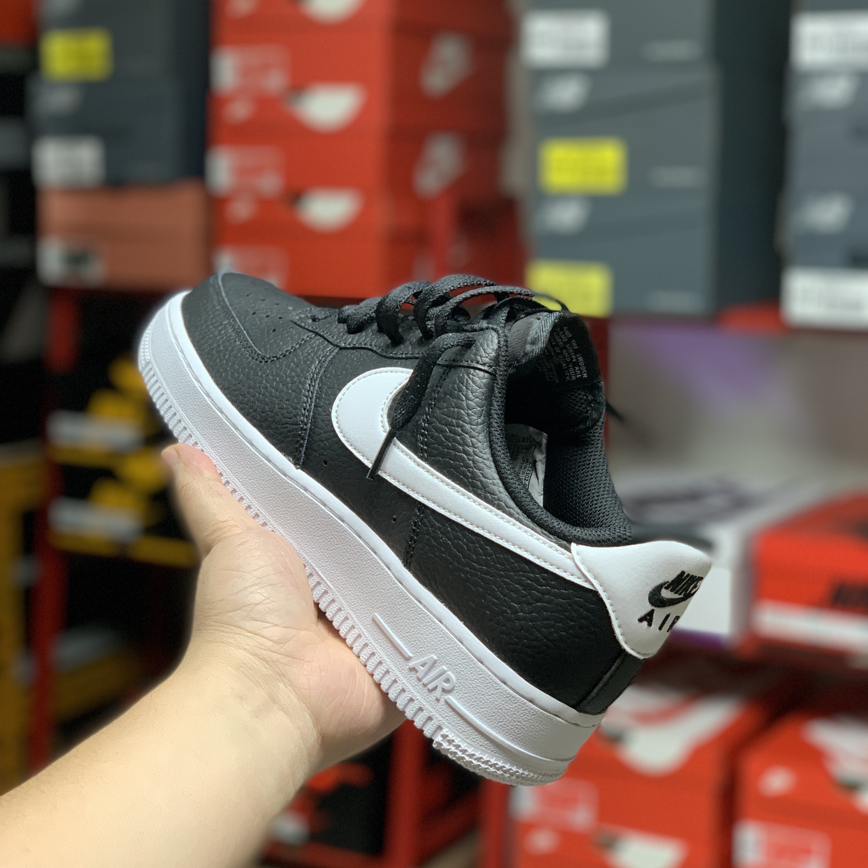 Nike Air Force 1 '07 Black White 착용 스타일 - 2