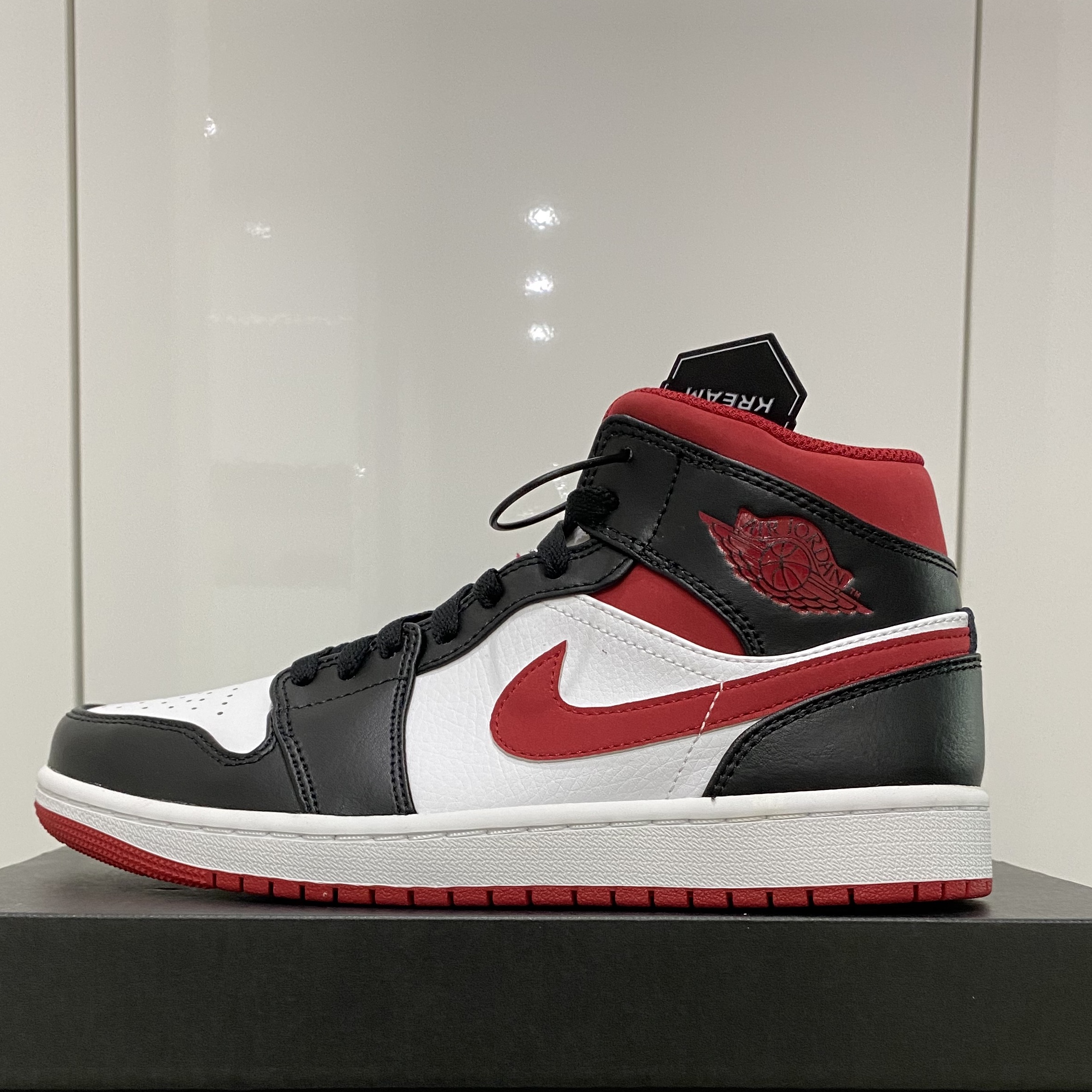 Jordan 1 Mid Gym Red Black White, (GS) Jordan 1 Mid Gym Red Black White 착용 스타일 - 2