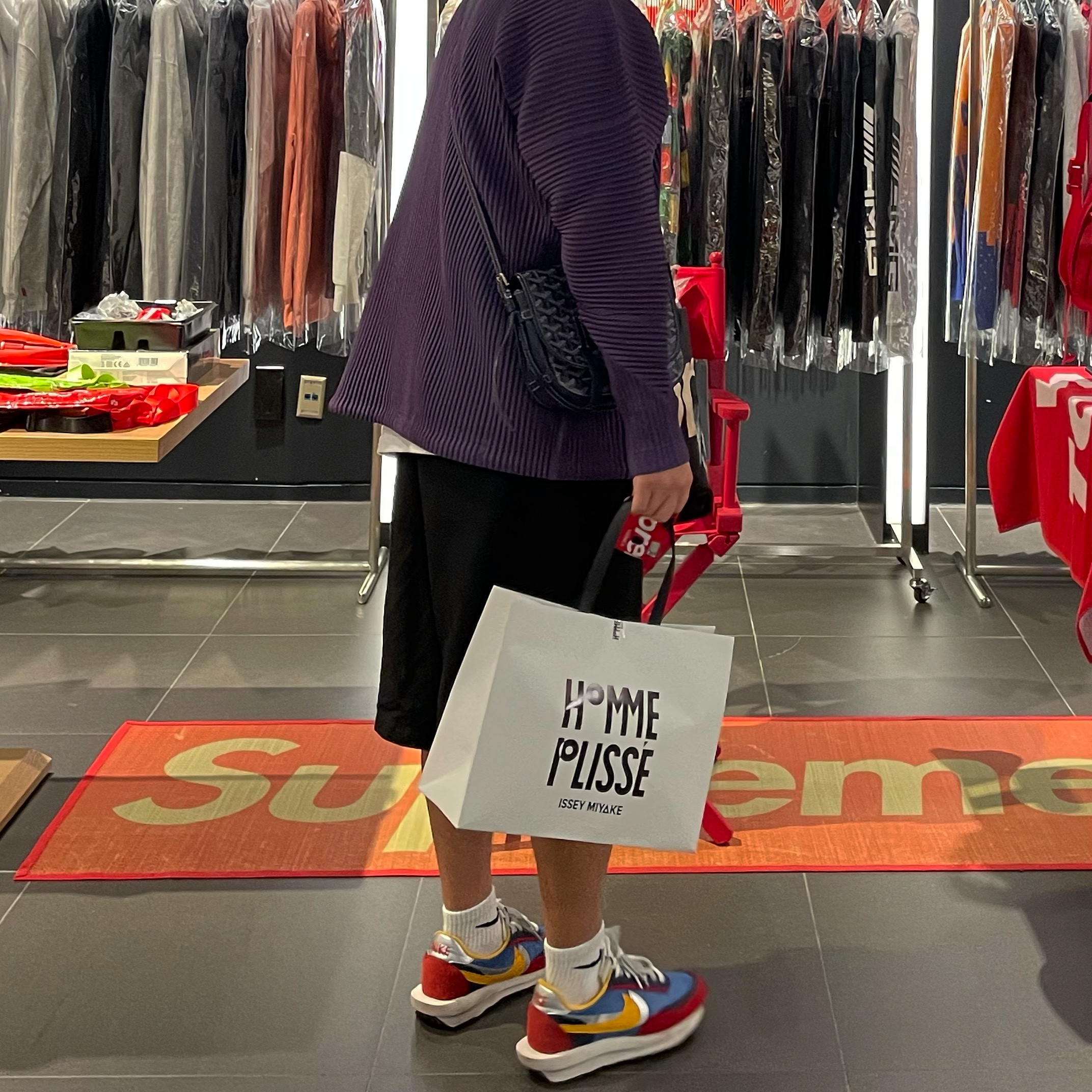Nike x Sacai LDWaffle Blue Multi, Supreme Yashica MF-1 Camera Red - 21SS 착용 스타일
