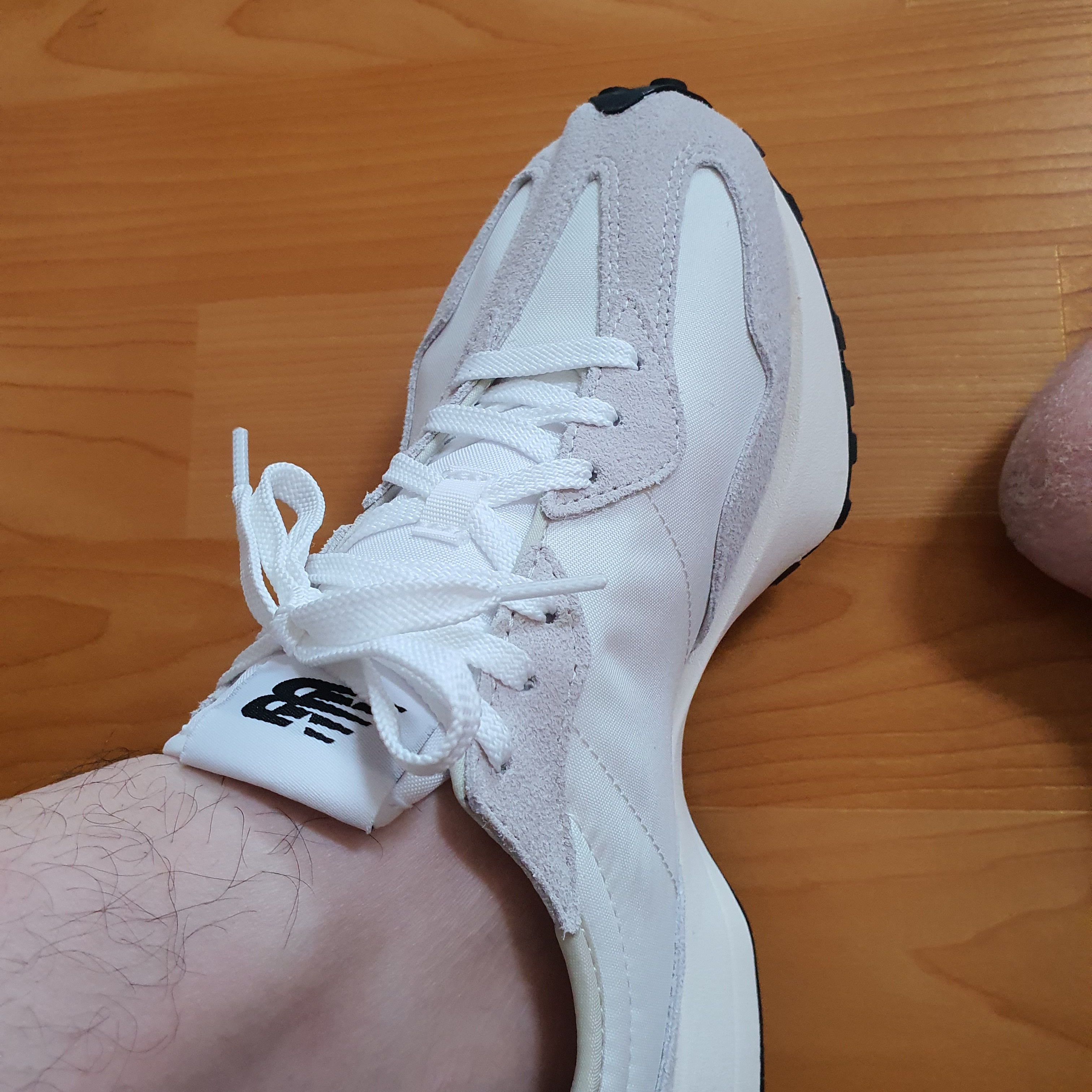 New Balance 327 White Black 착용 스타일