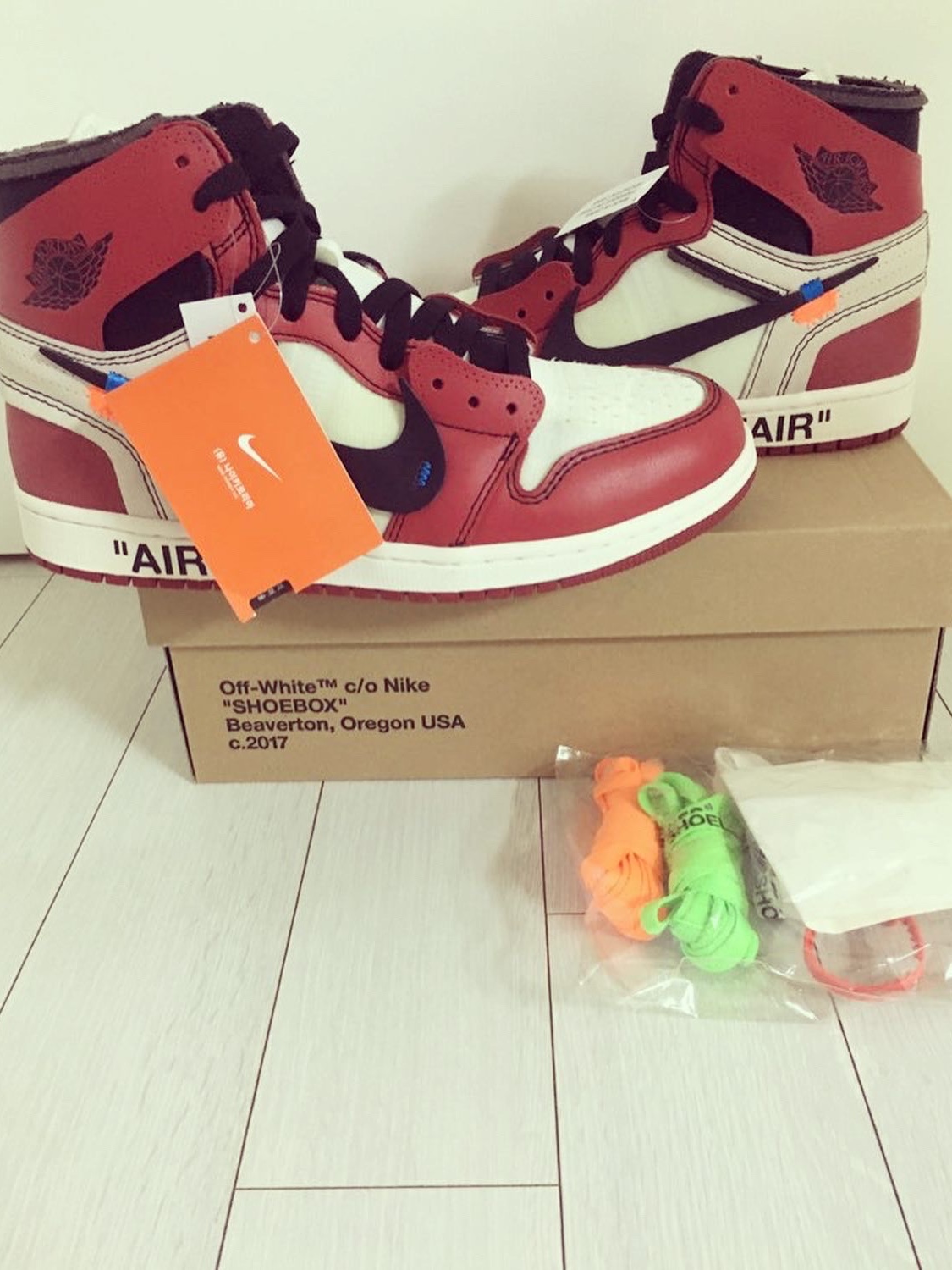 Jordan 1 x Dior High OG, Jordan 1 x Off-White Retro High Chicago The Ten 착용 스타일 - 2