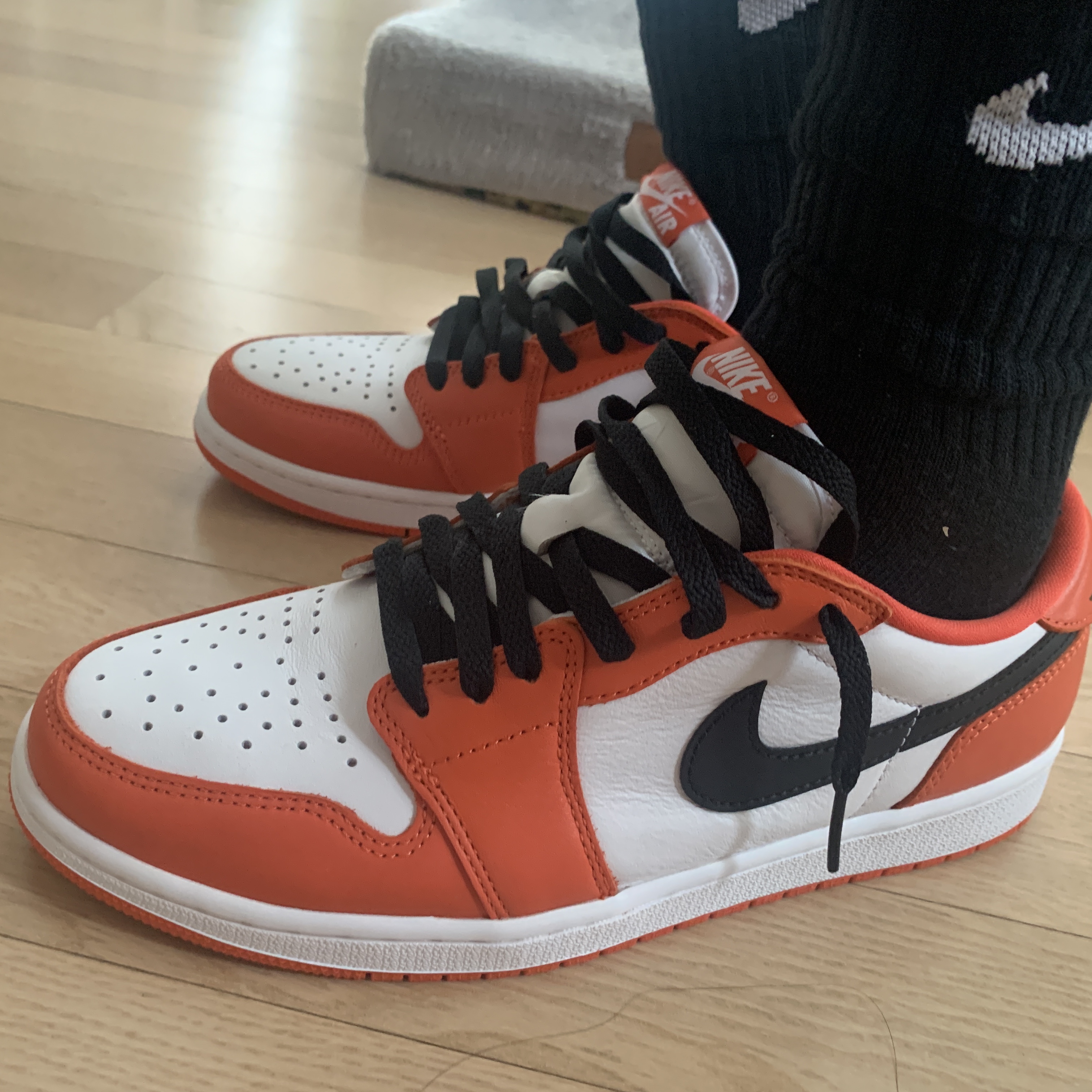 Jordan 1 Low OG Starfish 착용 스타일 - 2