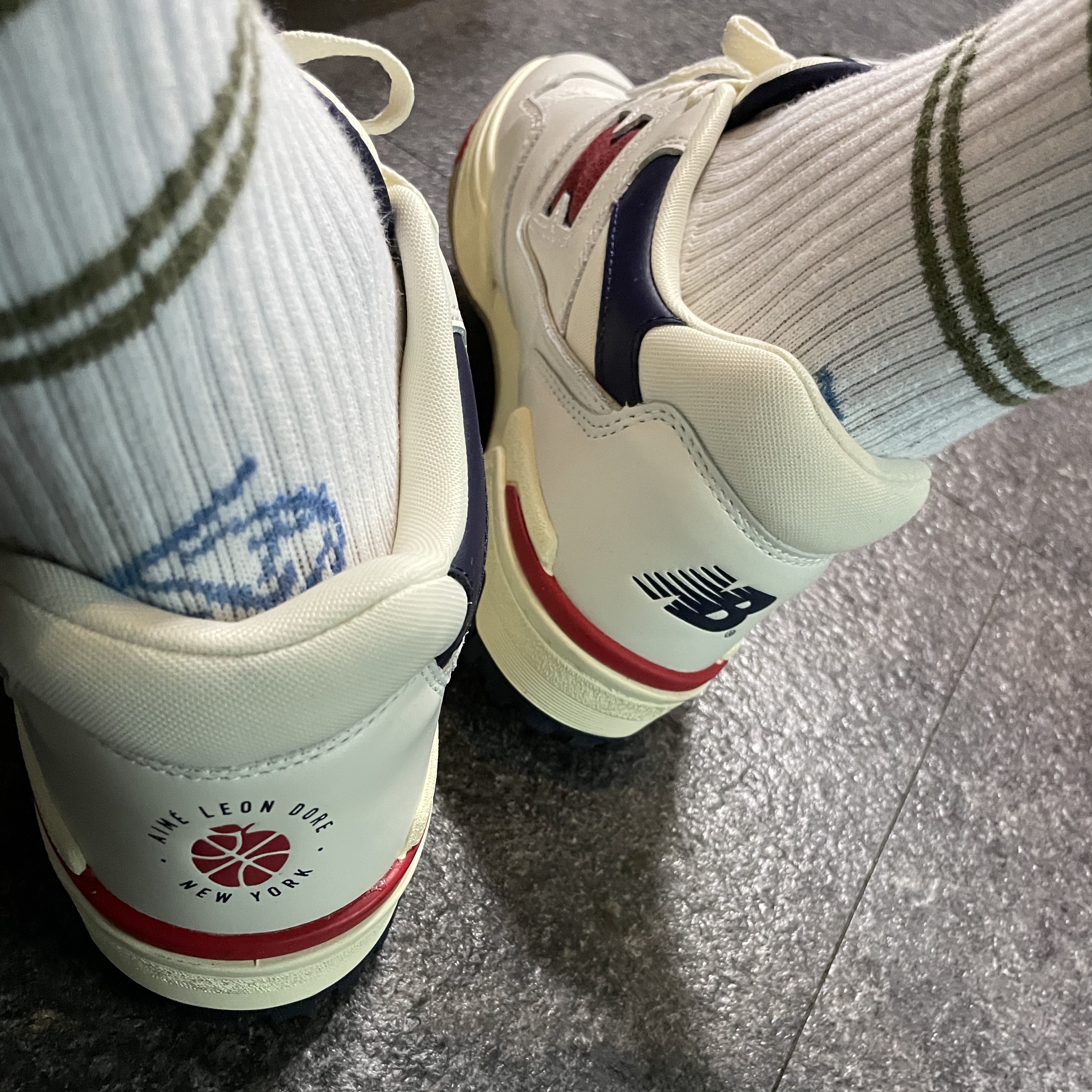 New Balance x Aime Leon Dore 550 Navy Red 착용 스타일 - 2