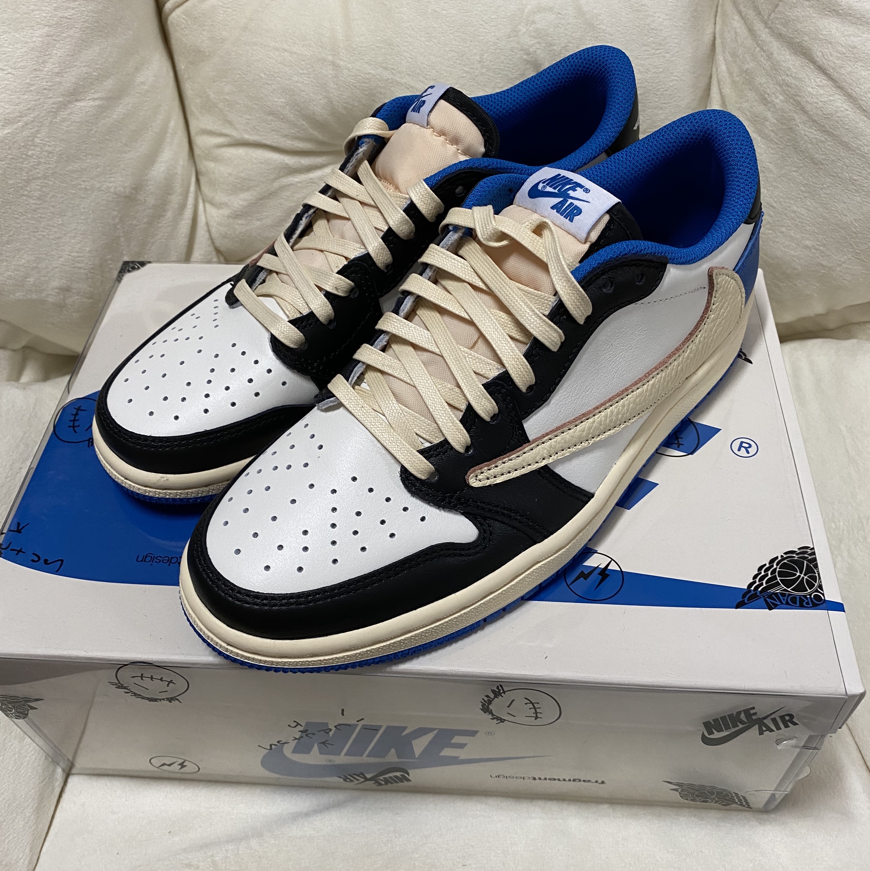 Jordan 1 x Travis Scott x Fragment Retro Low OG SP Military Blue 착용 스타일 - 2