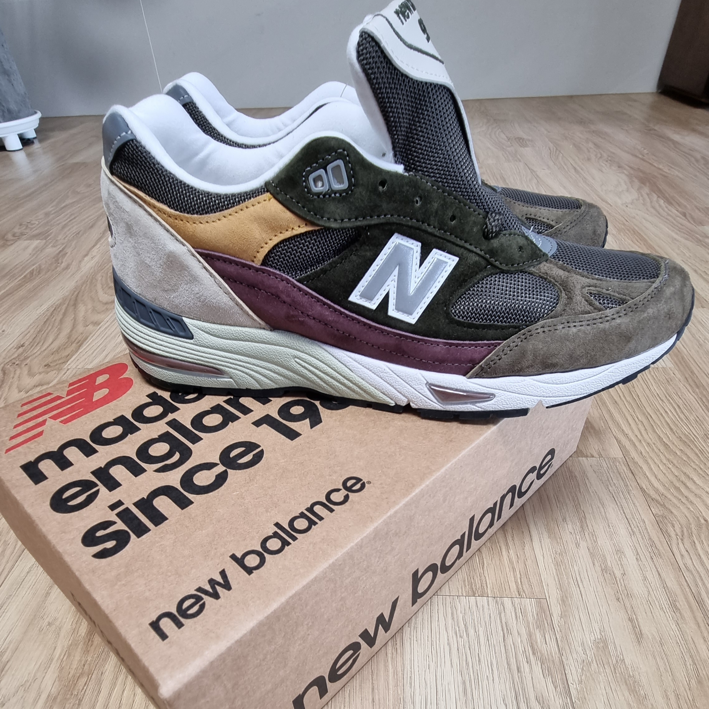 New Balance 991 Made in UK Brown Yellow 착용 스타일