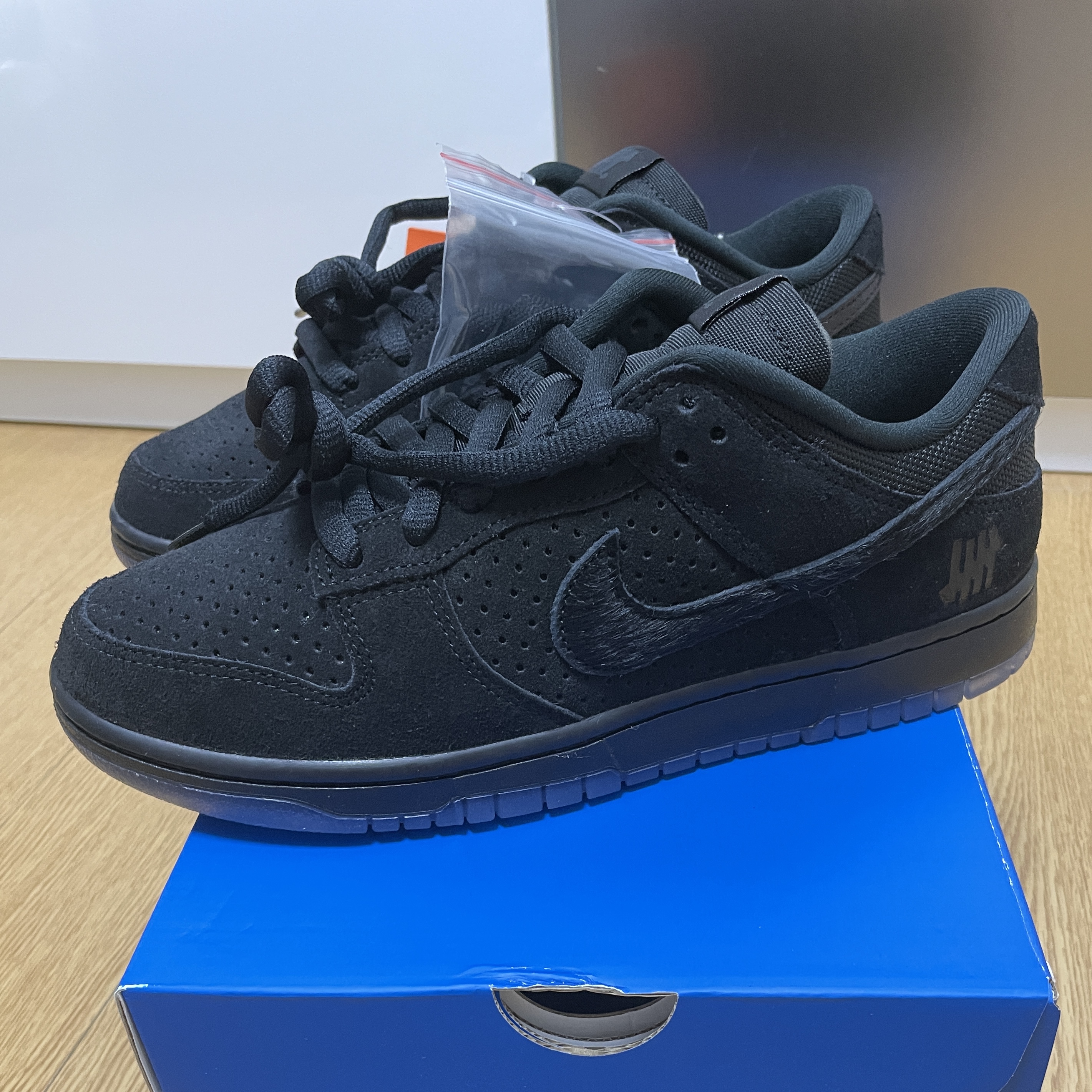 Nike x Undefeated Dunk Low SP 5 On It Black 착용 스타일
