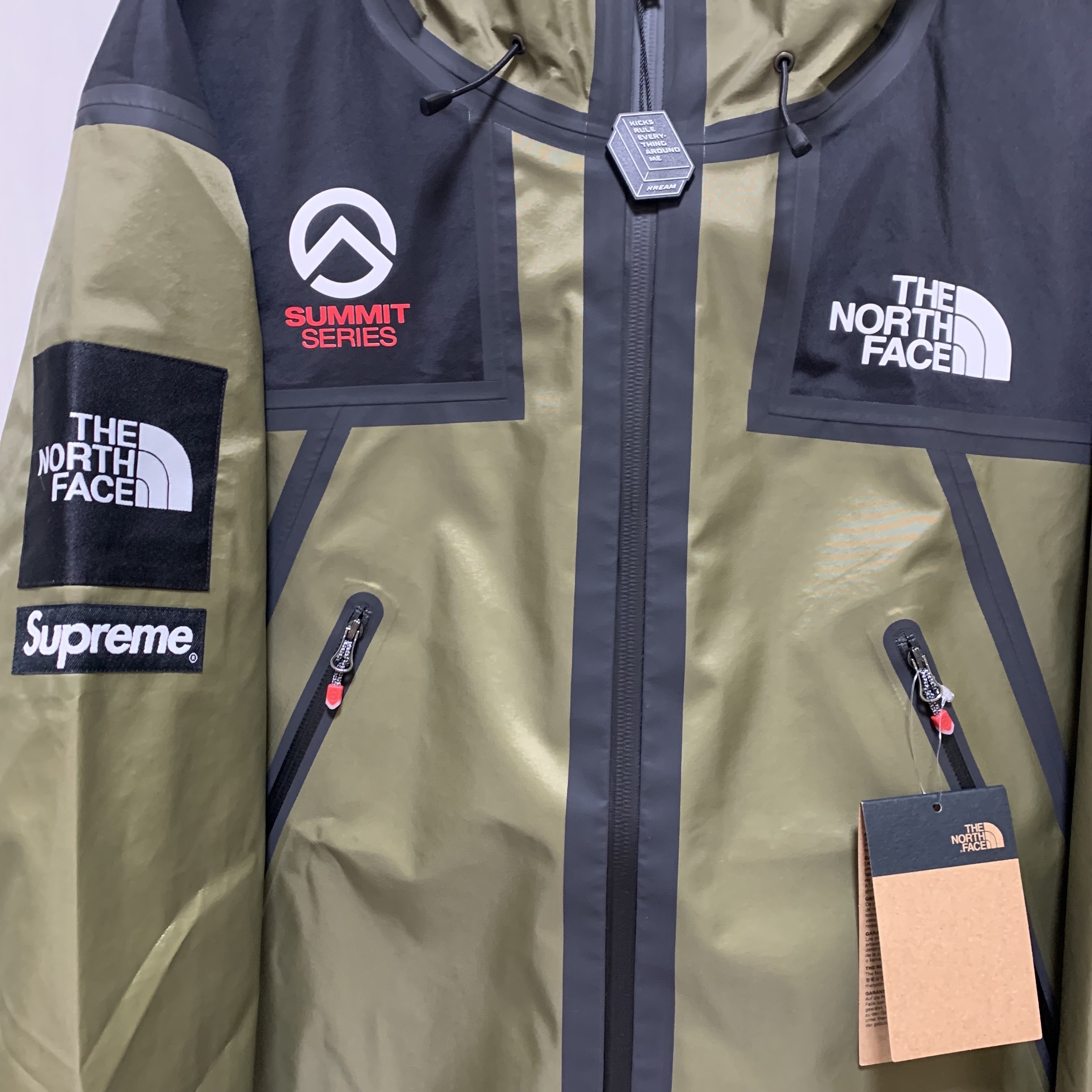 Supreme x The North Face Summit Series Outer Tape Seam Jacket Olive - 21SS 착용 스타일