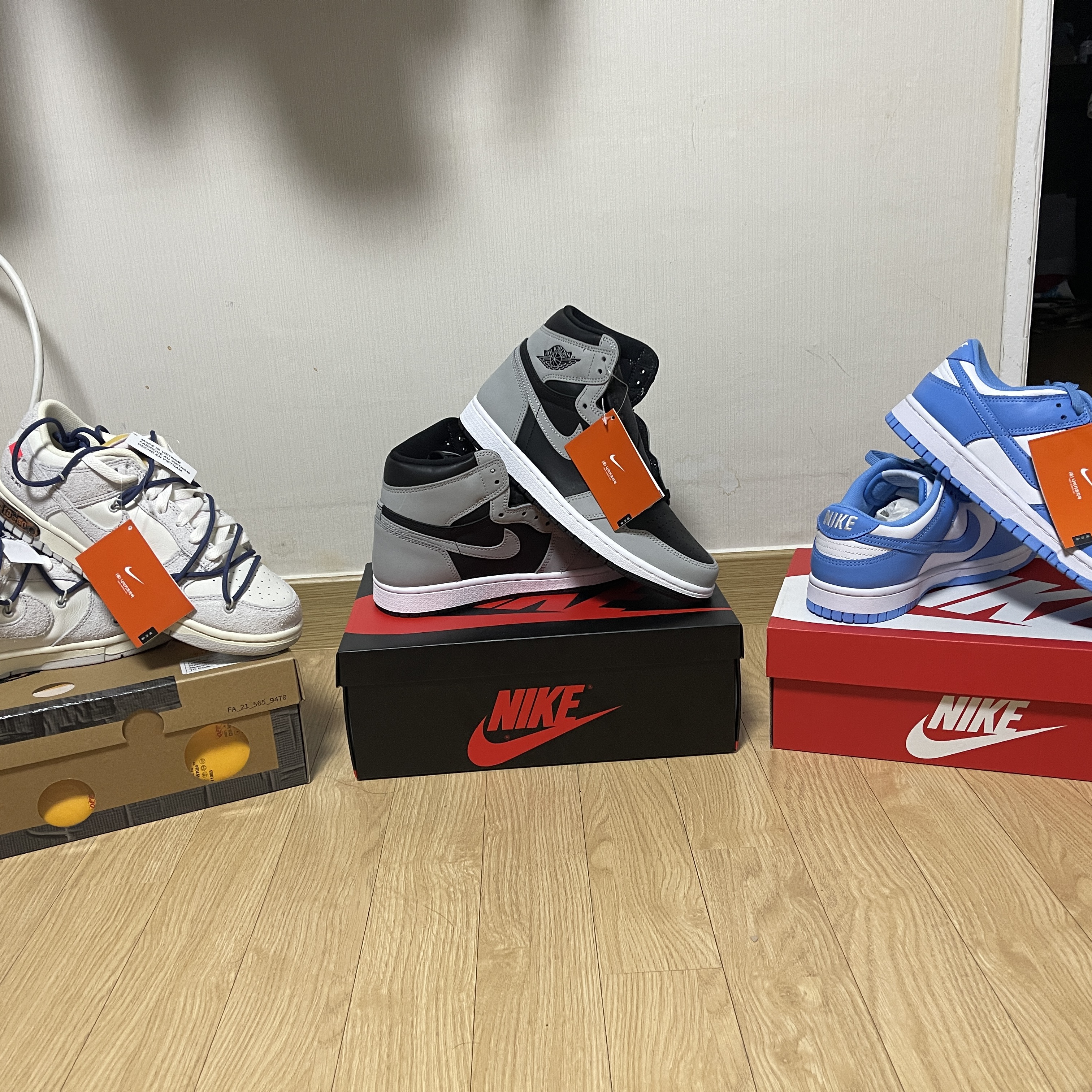 Jordan 1 Retro High OG Shadow 2.0, Nike Dunk Low Retro University Blue 착용 스타일