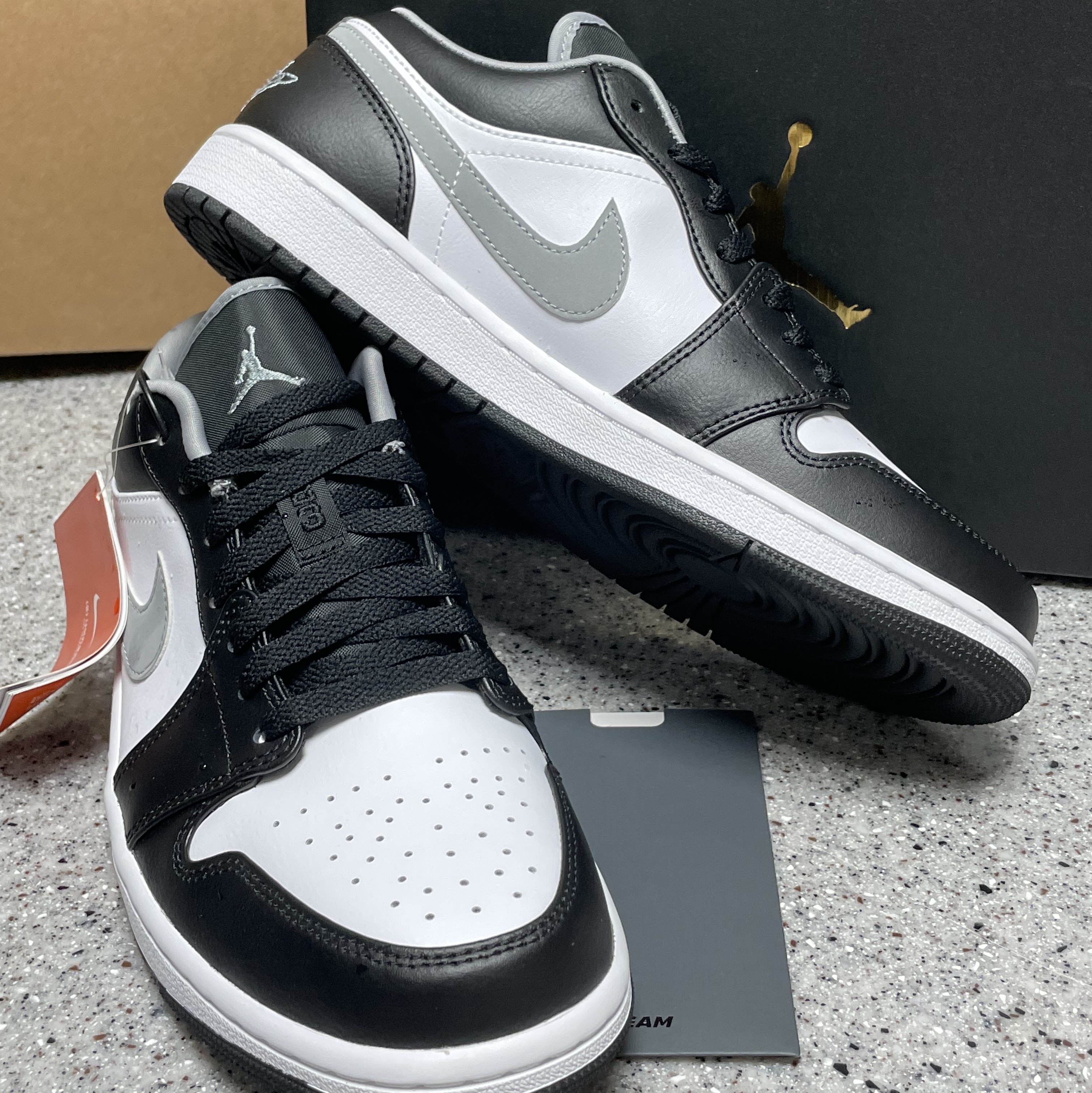 Jordan 1 Low Black Particle Grey 착용 스타일