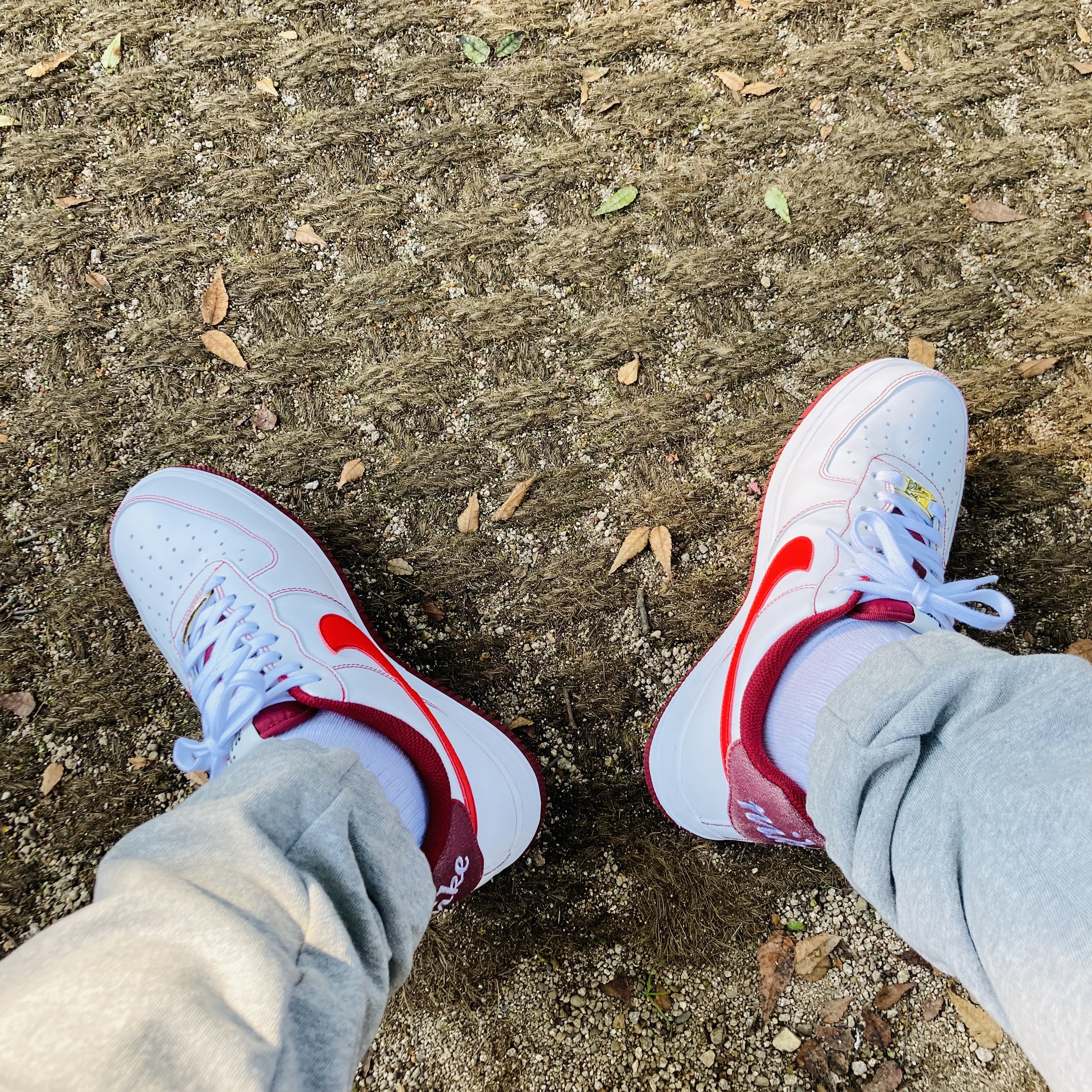 Nike Air Force 1 '07 First Use White Team Red 착용 스타일 - 2