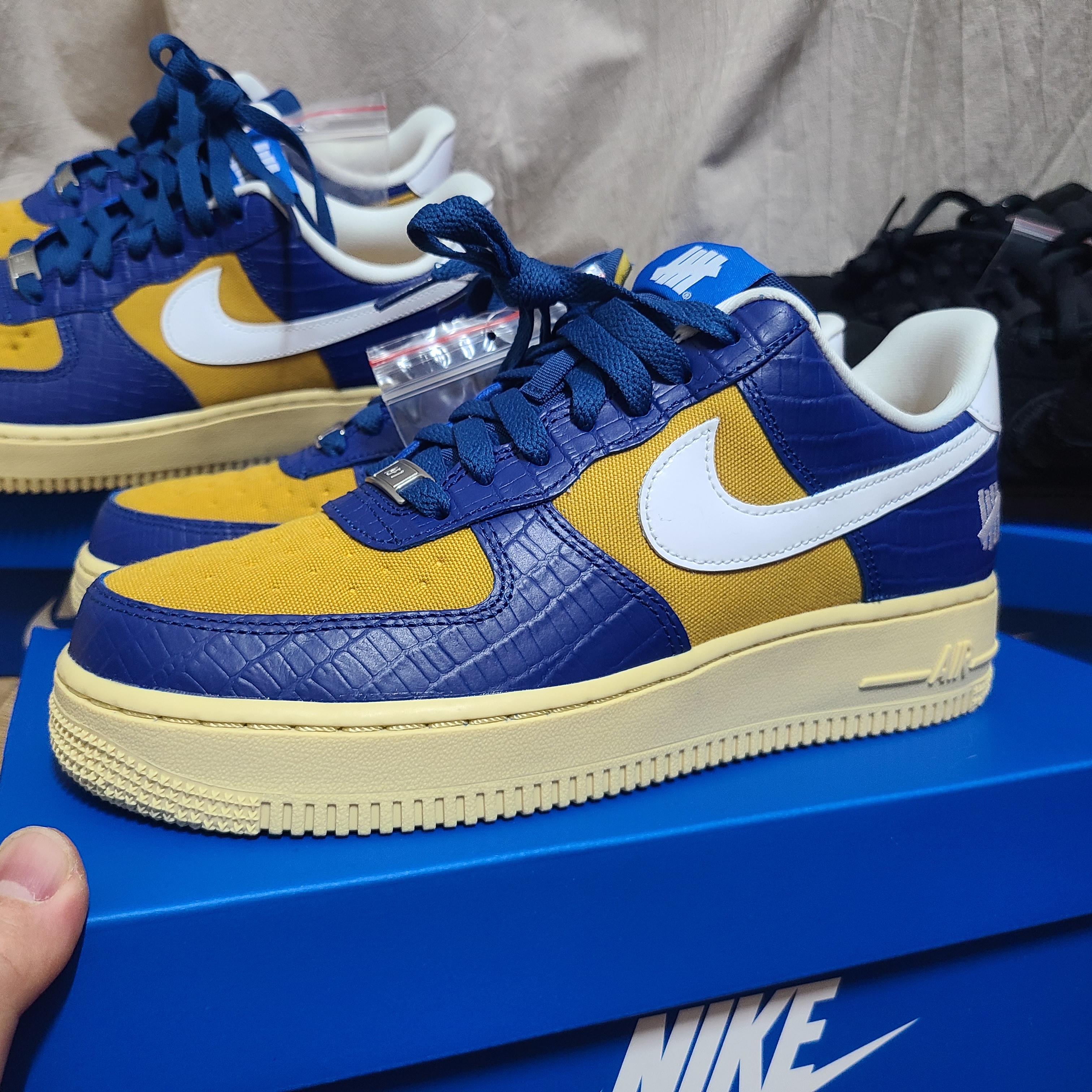 Nike x Undefeated Air Force 1 Low SP 5 On It Court Blue 착용 스타일