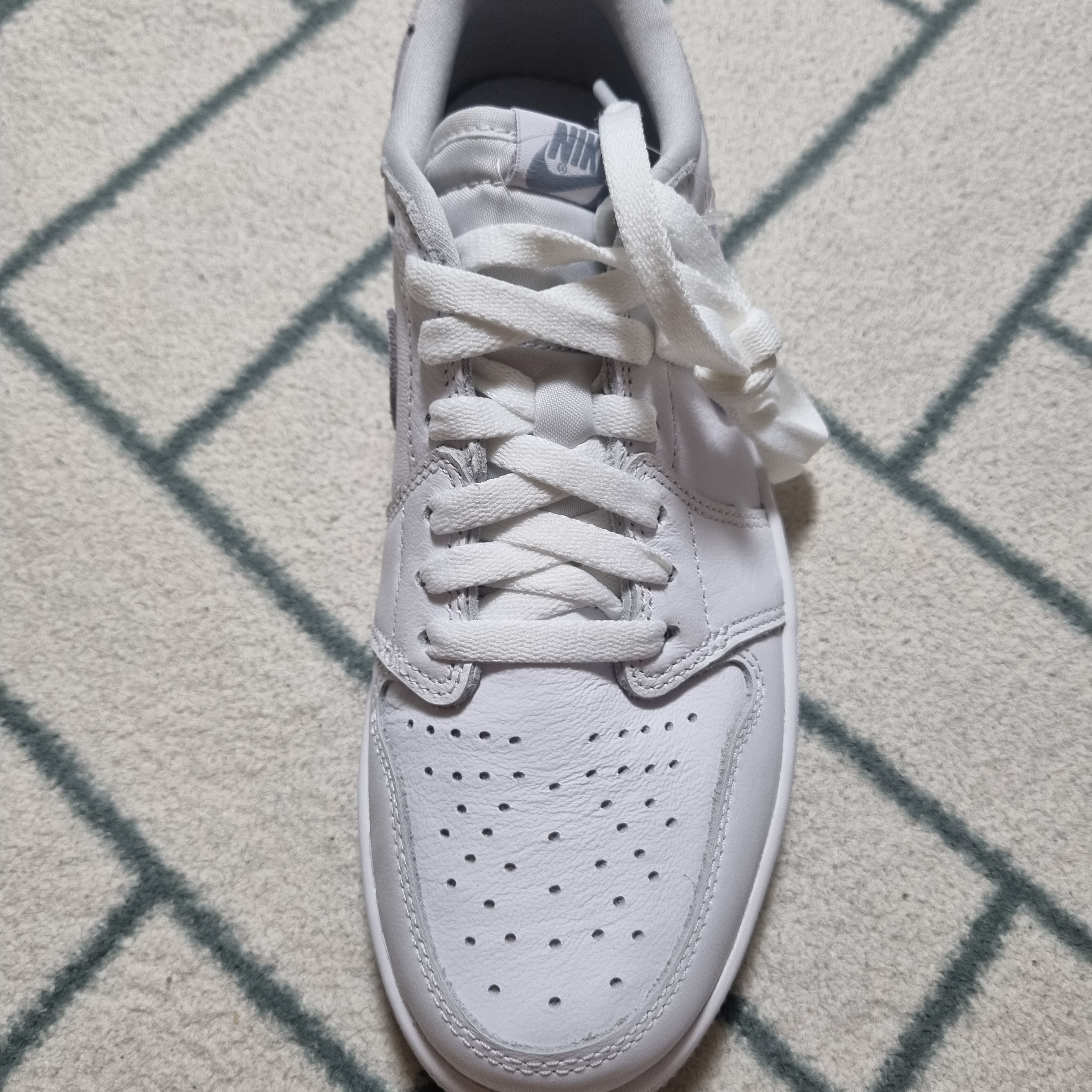 Jordan 1 Low OG Neutral Grey 착용 스타일 - 1