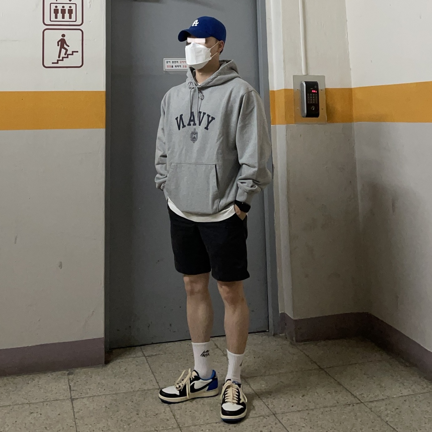 Jordan 1 x Travis Scott x Fragment Retro Low OG SP Military Blue 착용 스타일
