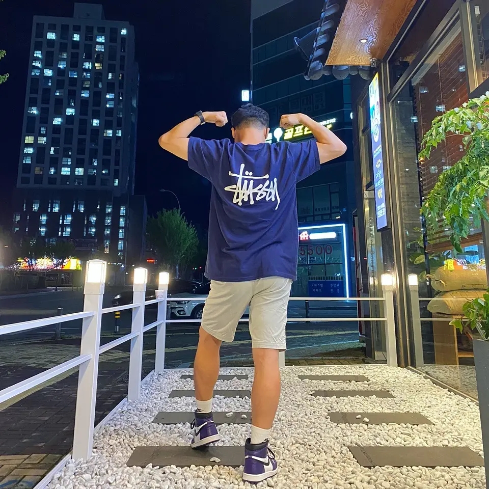 Stussy Basic Stussy T-Shirt Navy 2021, Jordan 1 Retro High OG Court Purple 2020 착용 스타일 - 3