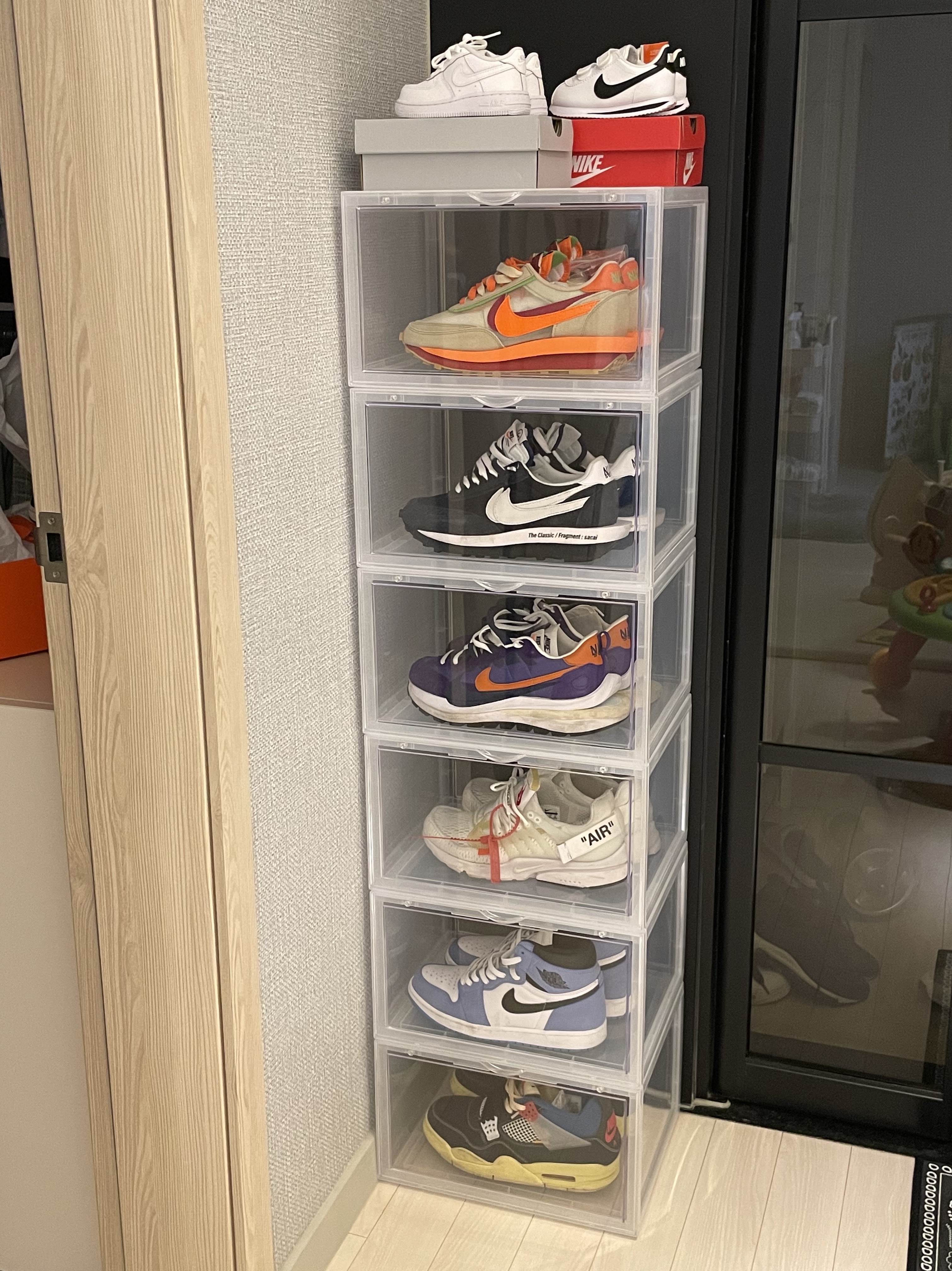 Jordan 4 x Union Retro Off Noir, Jordan 1 Retro High OG University Blue 착용 스타일