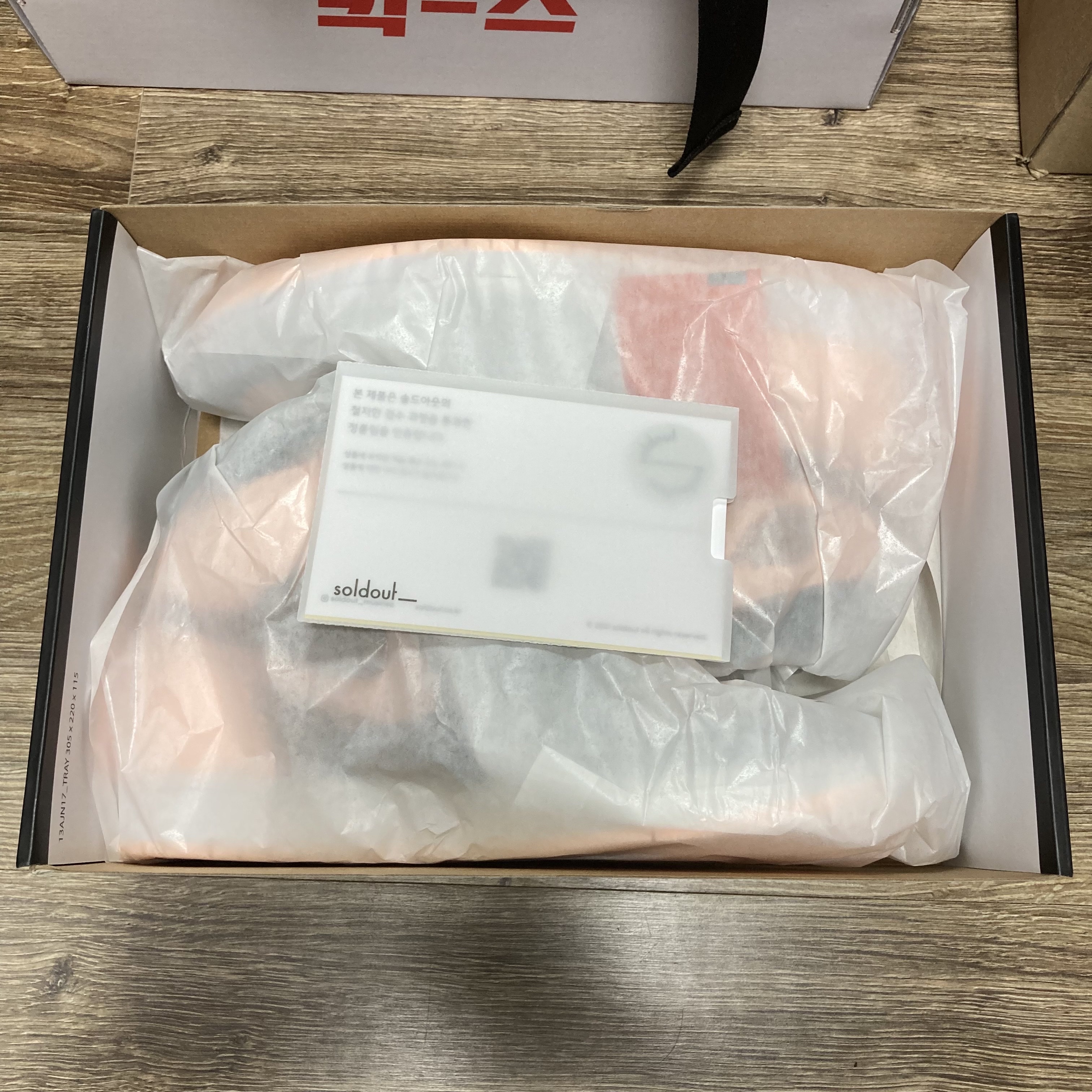 Jordan 1 Retro High OG Crimson Tint 착용 스타일 - 4
