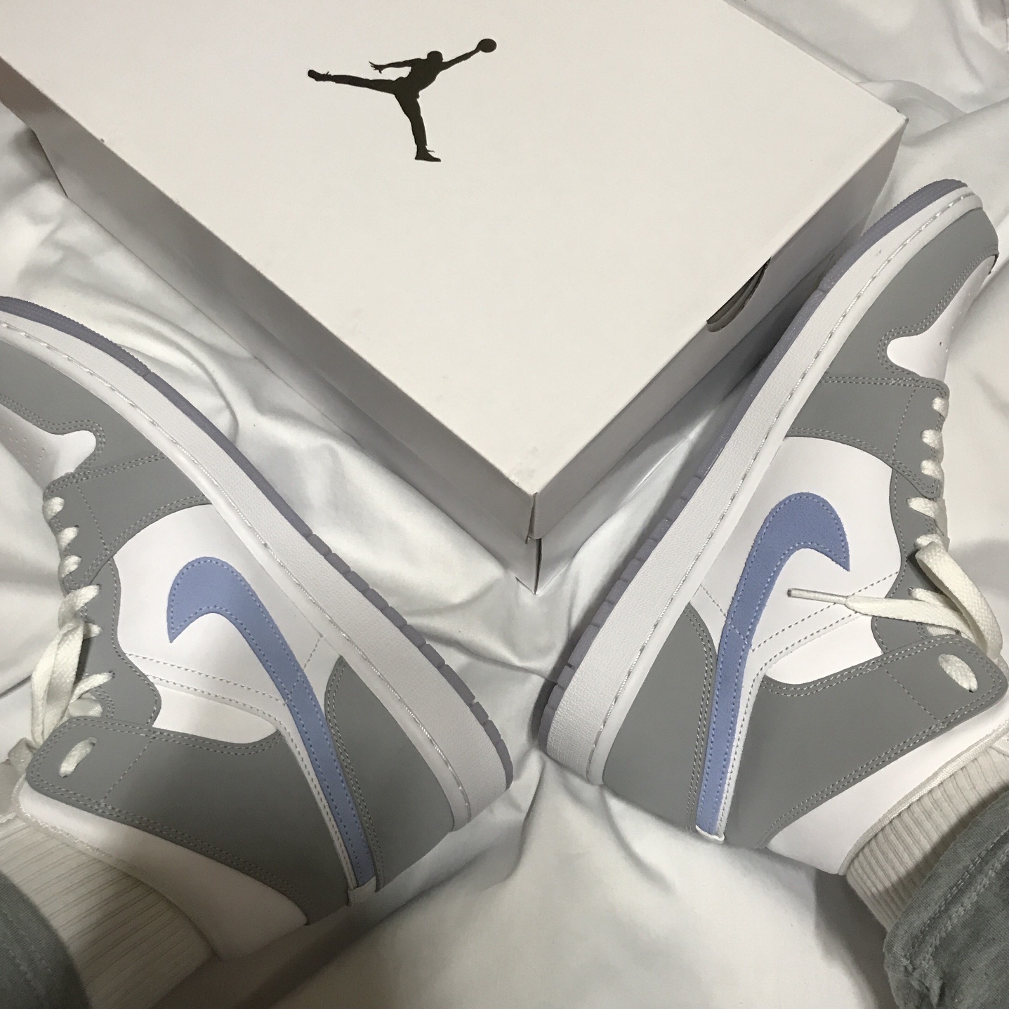(W) Jordan 1 Mid Wolf Grey 착용 스타일 - 1