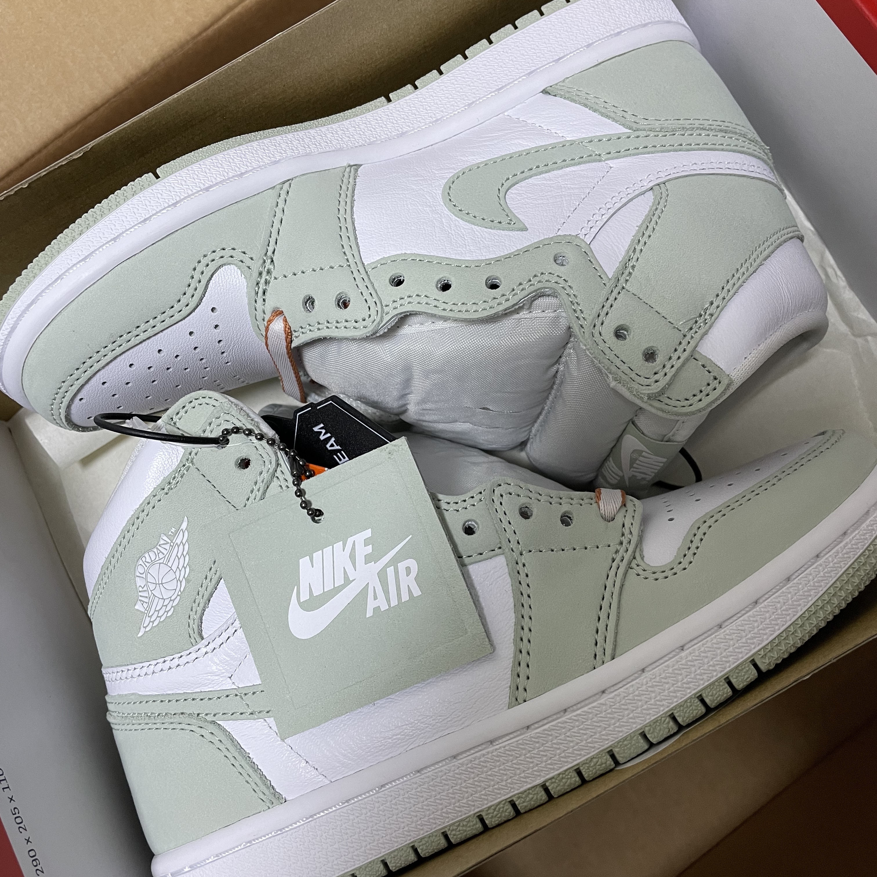 (W) Jordan 1 Retro High OG Seafoam 착용 스타일 - 1