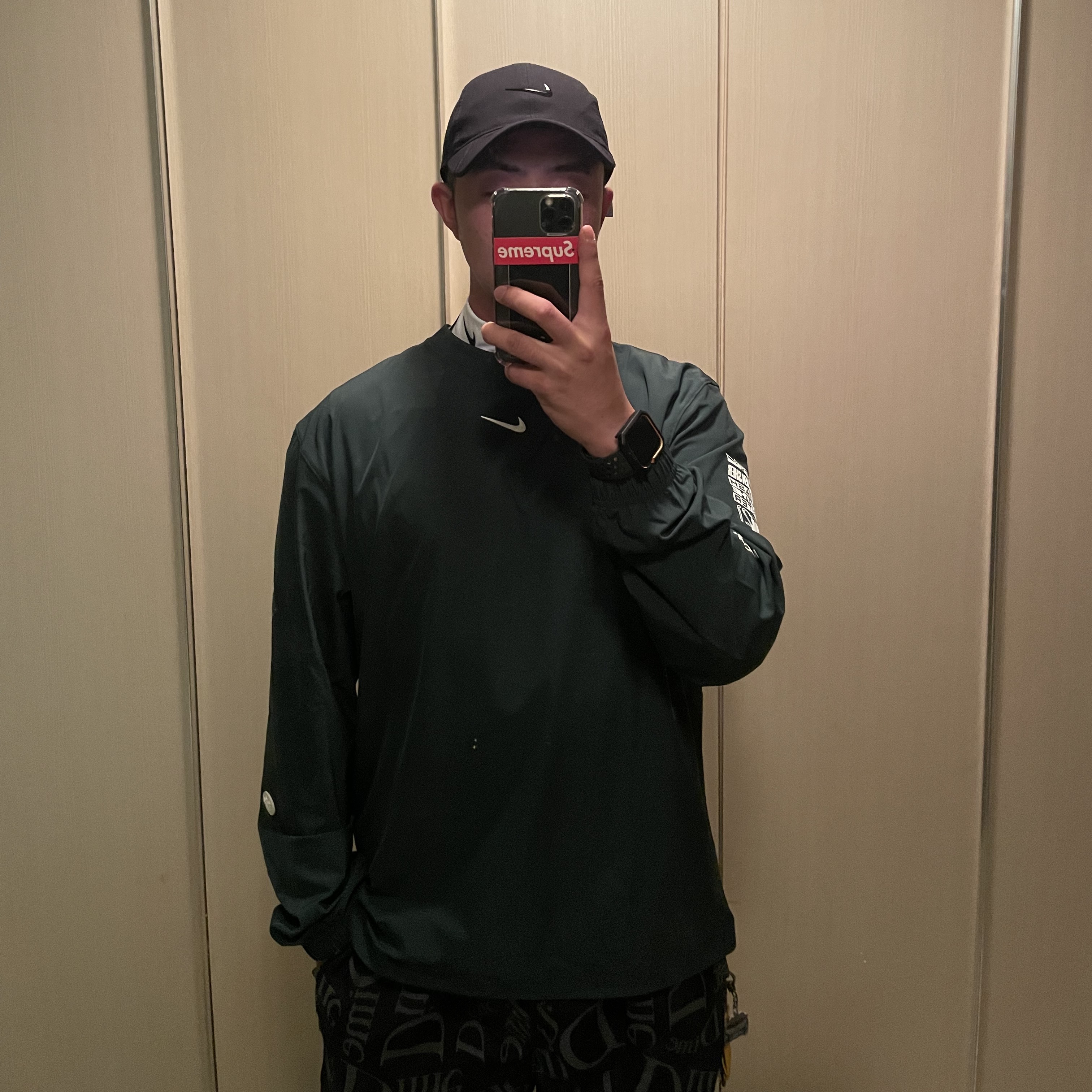 Nike x Drake Nocta Golf Crewneck Top Green - Asia, Nike x Drake Nocta NRG AU L91 Cap 착용 스타일 - 1