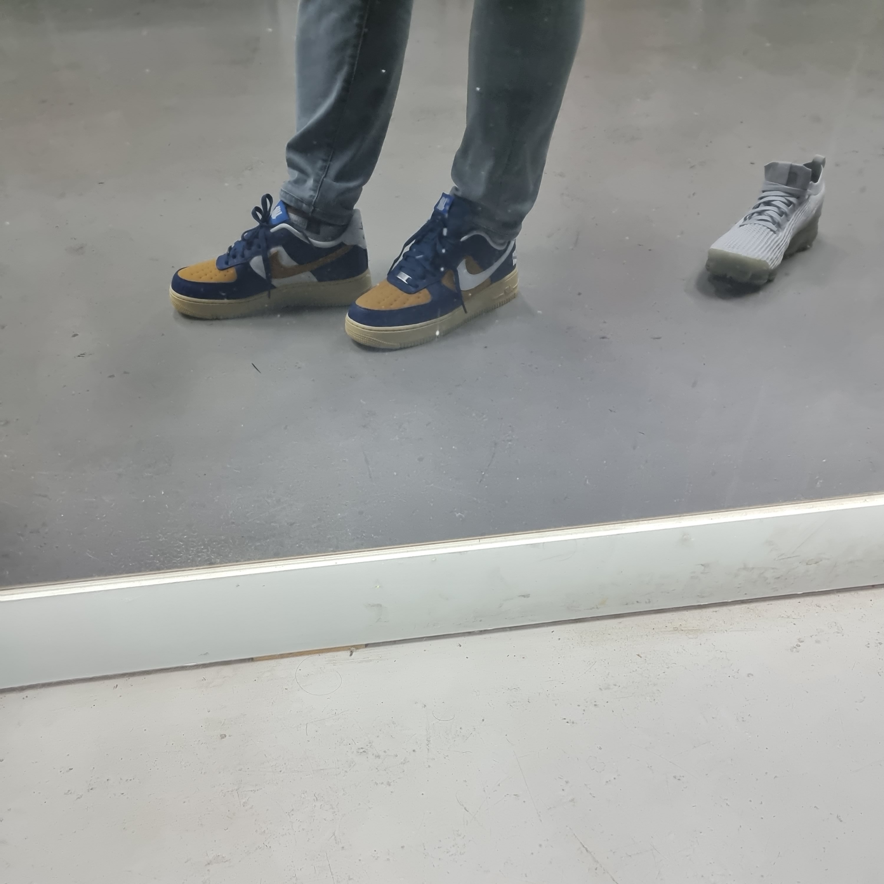 Nike x Undefeated Air Force 1 Low SP 5 On It Court Blue 착용 스타일 - 3