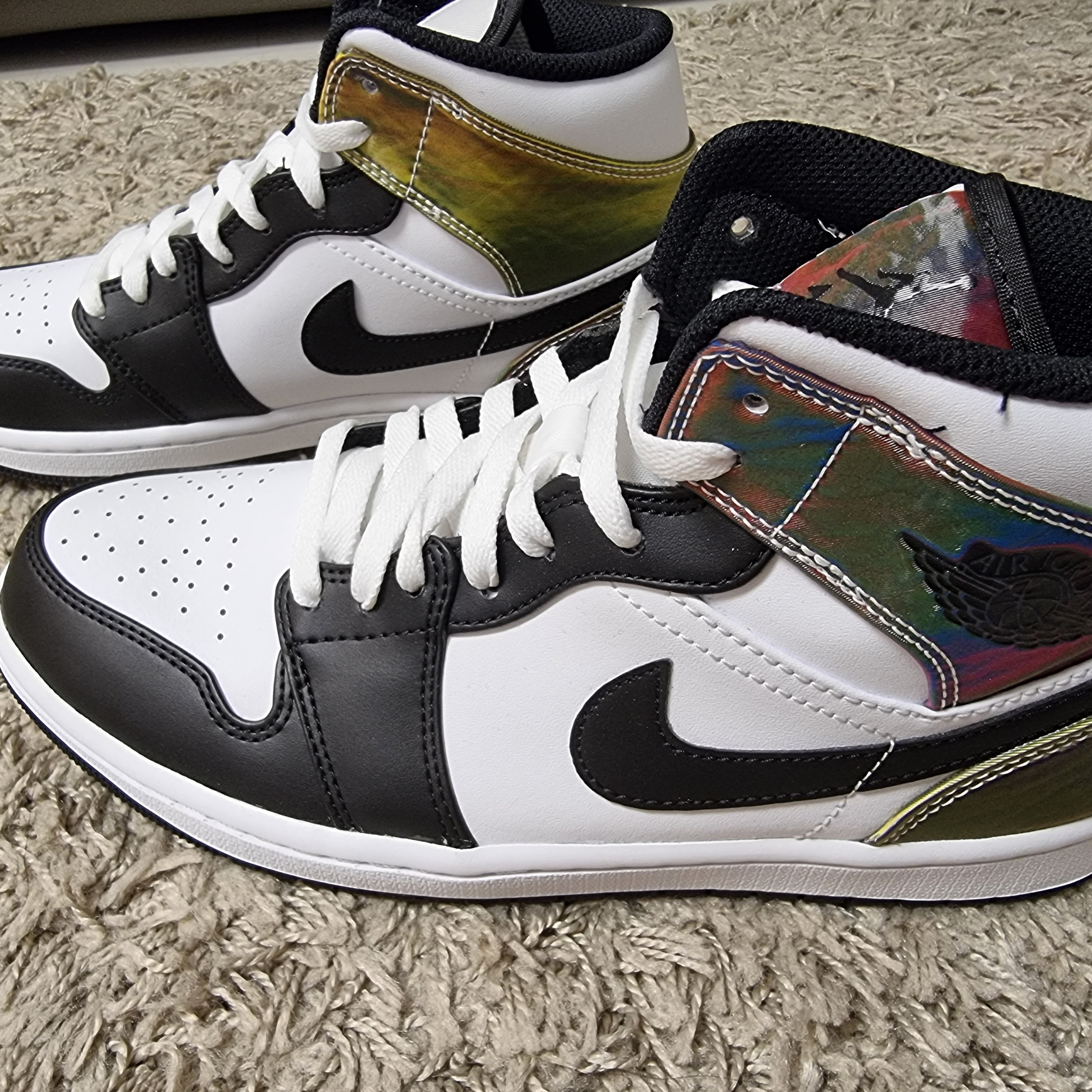 Jordan 1 Mid SE Heat Reactive 착용 스타일 - 1