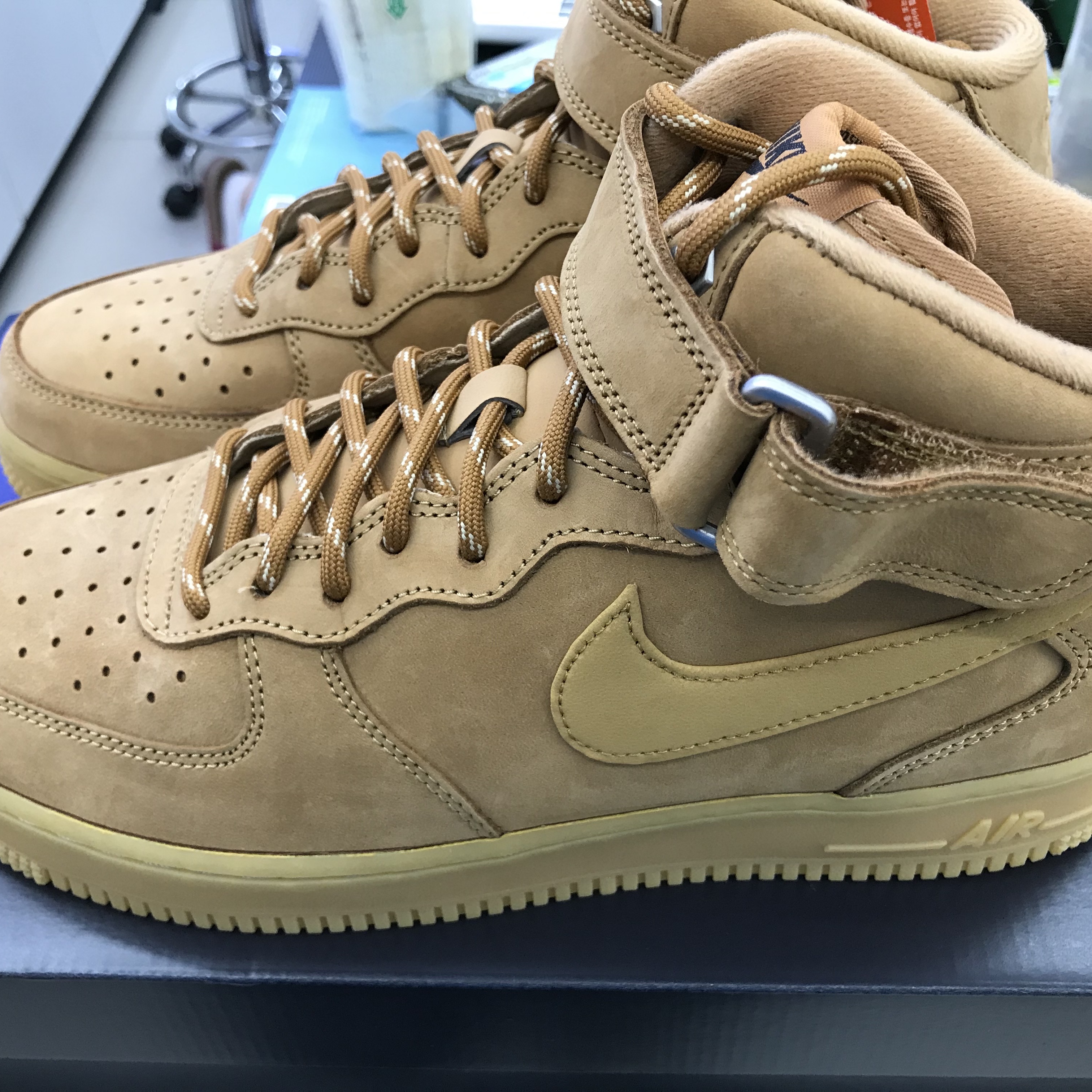 Nike Air Force 1 Mid '07 WB Flax 착용 스타일 - 1