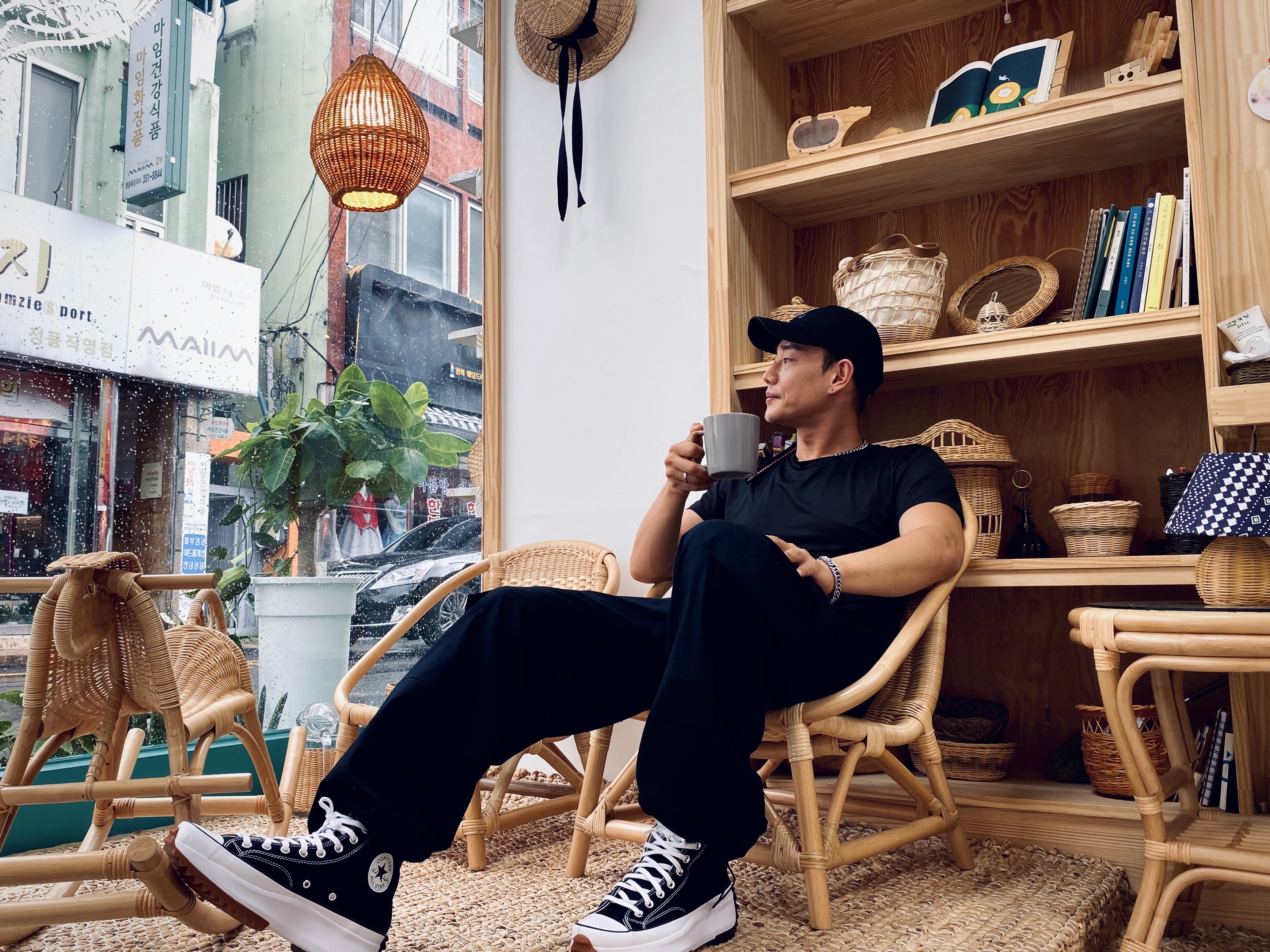 Converse Run Star Hike Hi Black White Gum 착용 스타일
