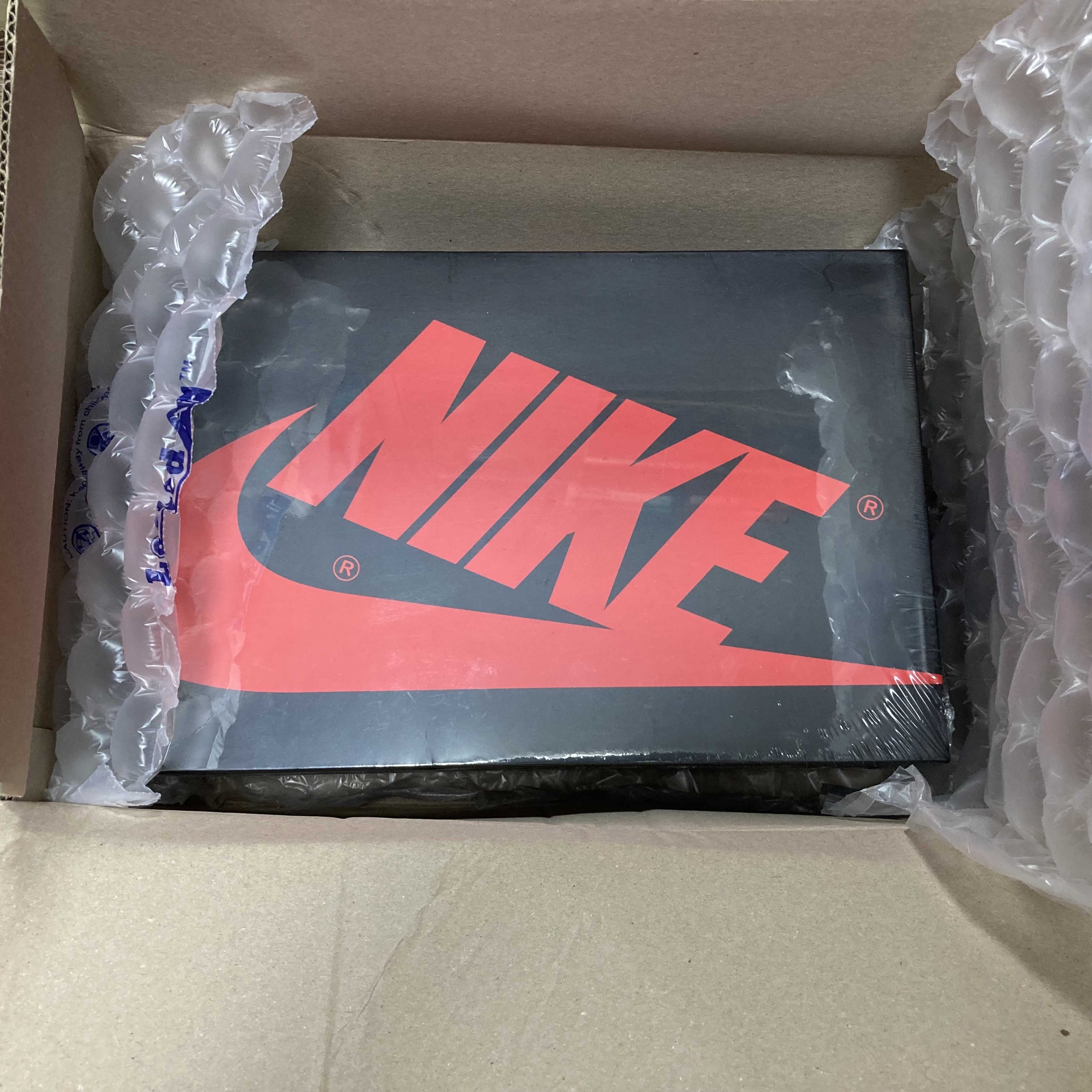 Jordan 1 Retro High OG Crimson Tint 착용 스타일 - 5