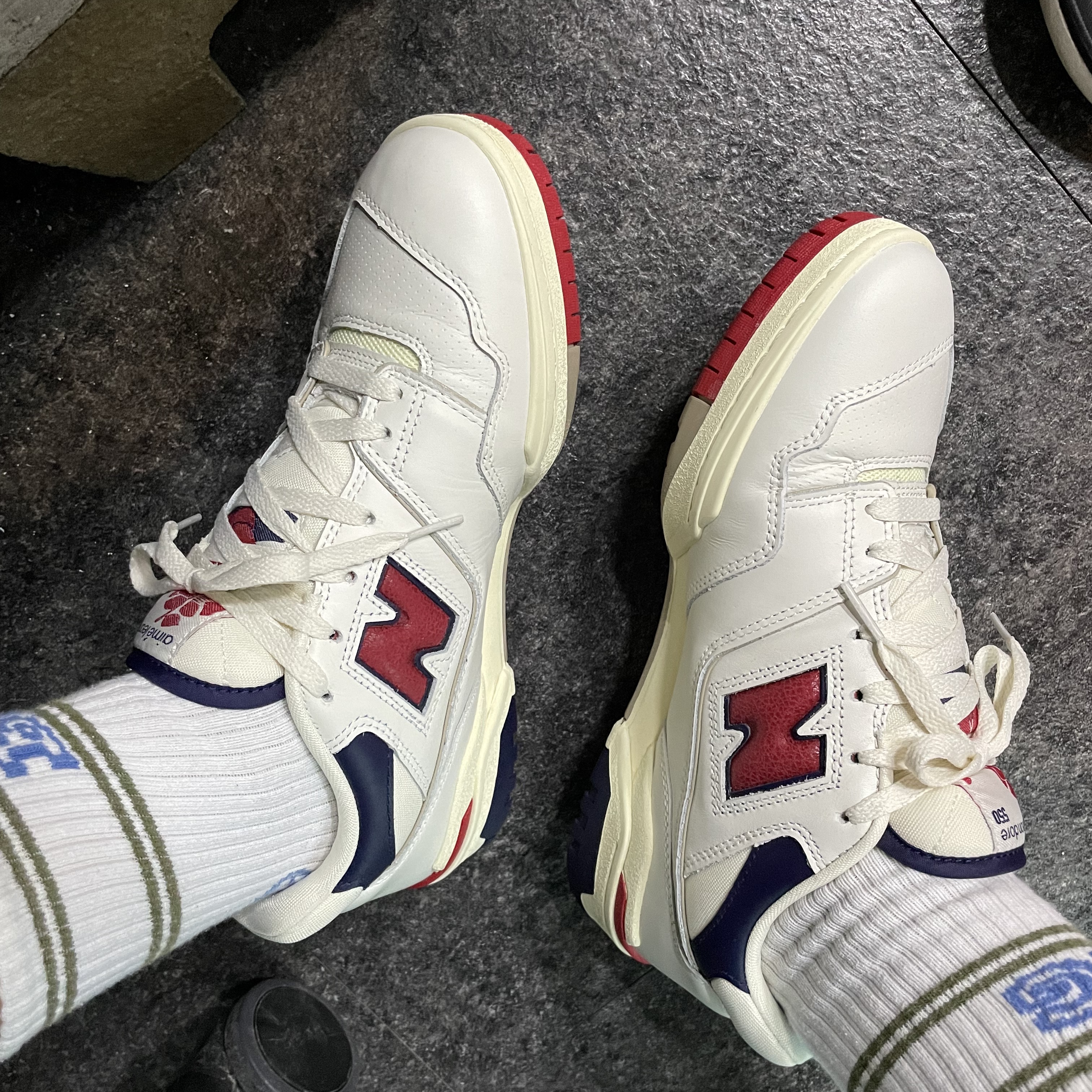 New Balance x Aime Leon Dore 550 Navy Red 착용 스타일 - 1