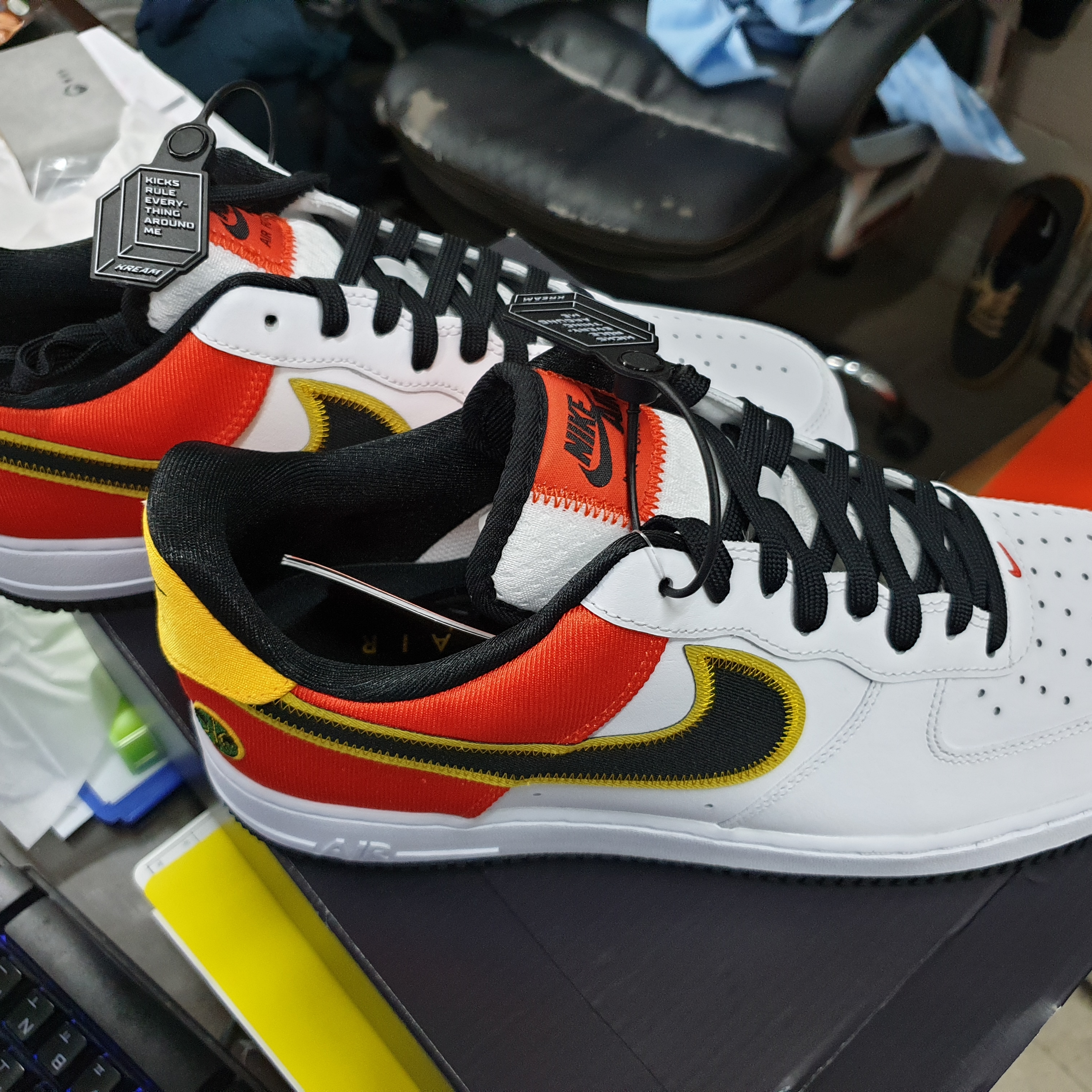 Nike Air Force 1 '07 LV8 Rayguns 착용 스타일 - 1