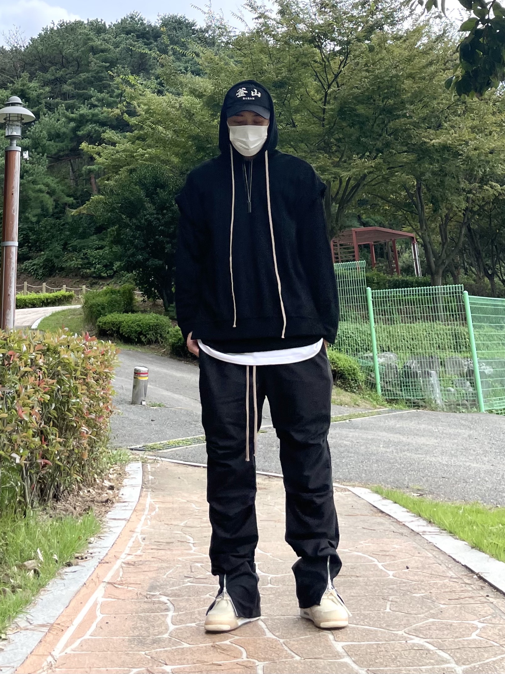 (W) Jordan 4 x Off-White Retro SP Sail 착용 스타일 - 1