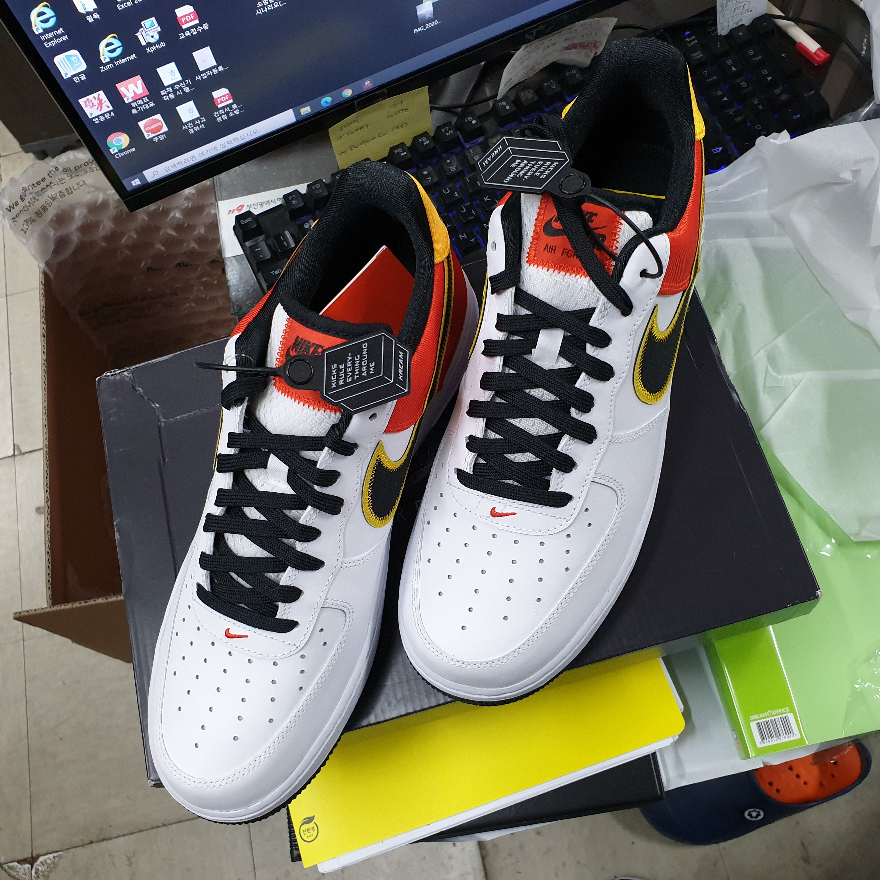 Nike Air Force 1 '07 LV8 Rayguns 착용 스타일 - 3