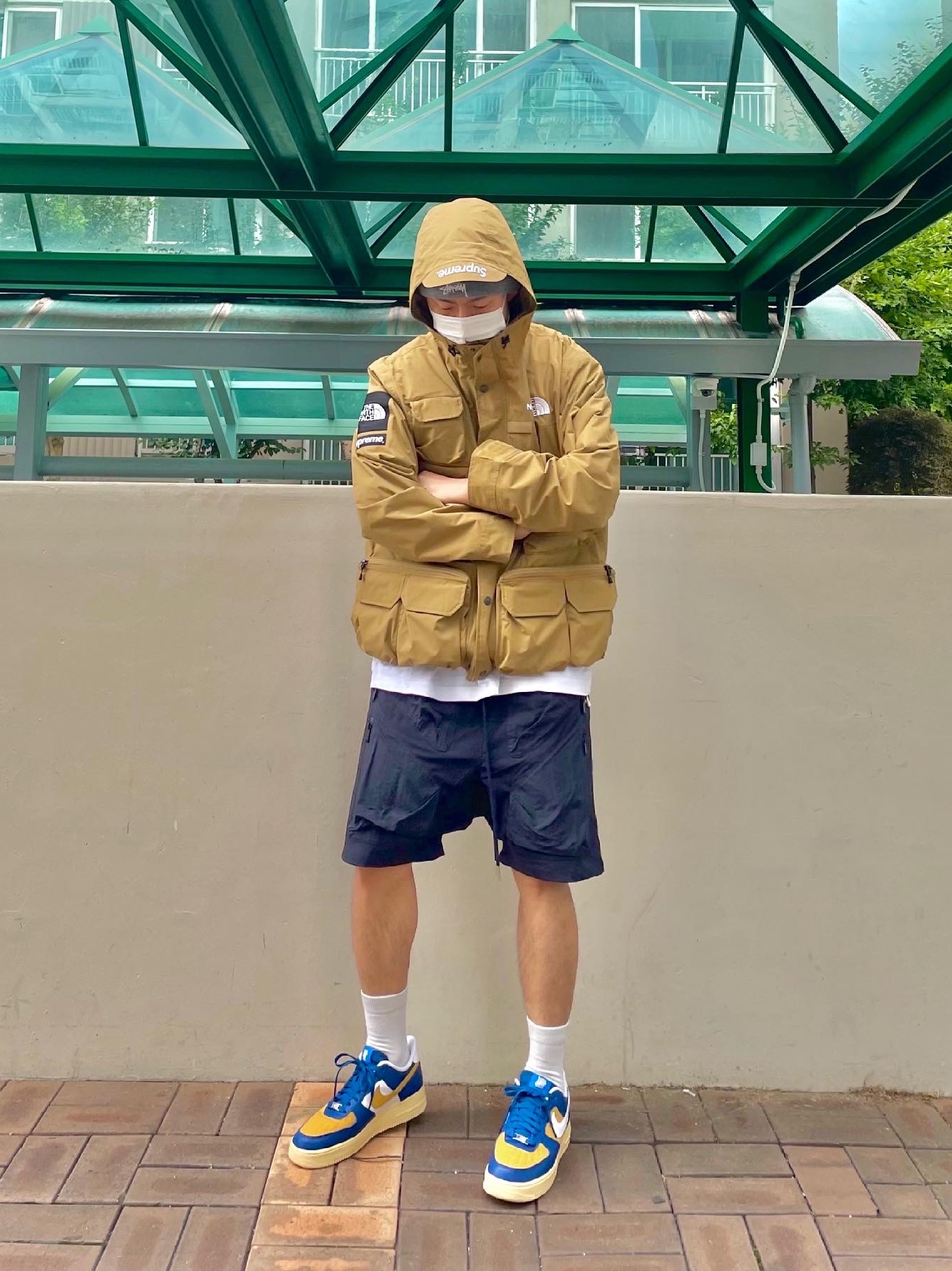Supreme x The North Face Cargo Jacket Gold - 20SS, Nike x Undefeated Air Force 1 Low SP 5 On It Court Blue 착용 스타일 - 1