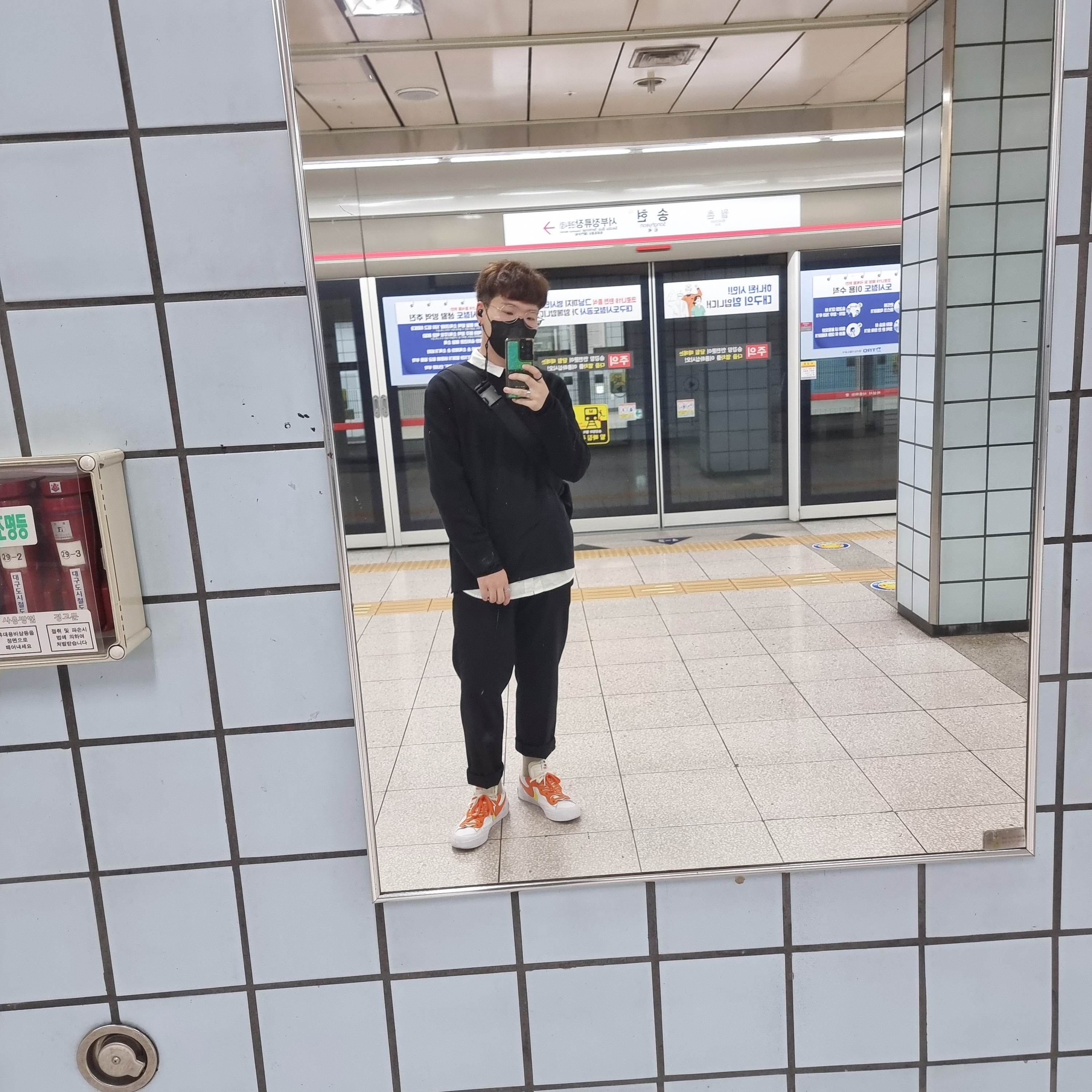 Nike x Sacai Blazer Low Magma Orange 착용 스타일