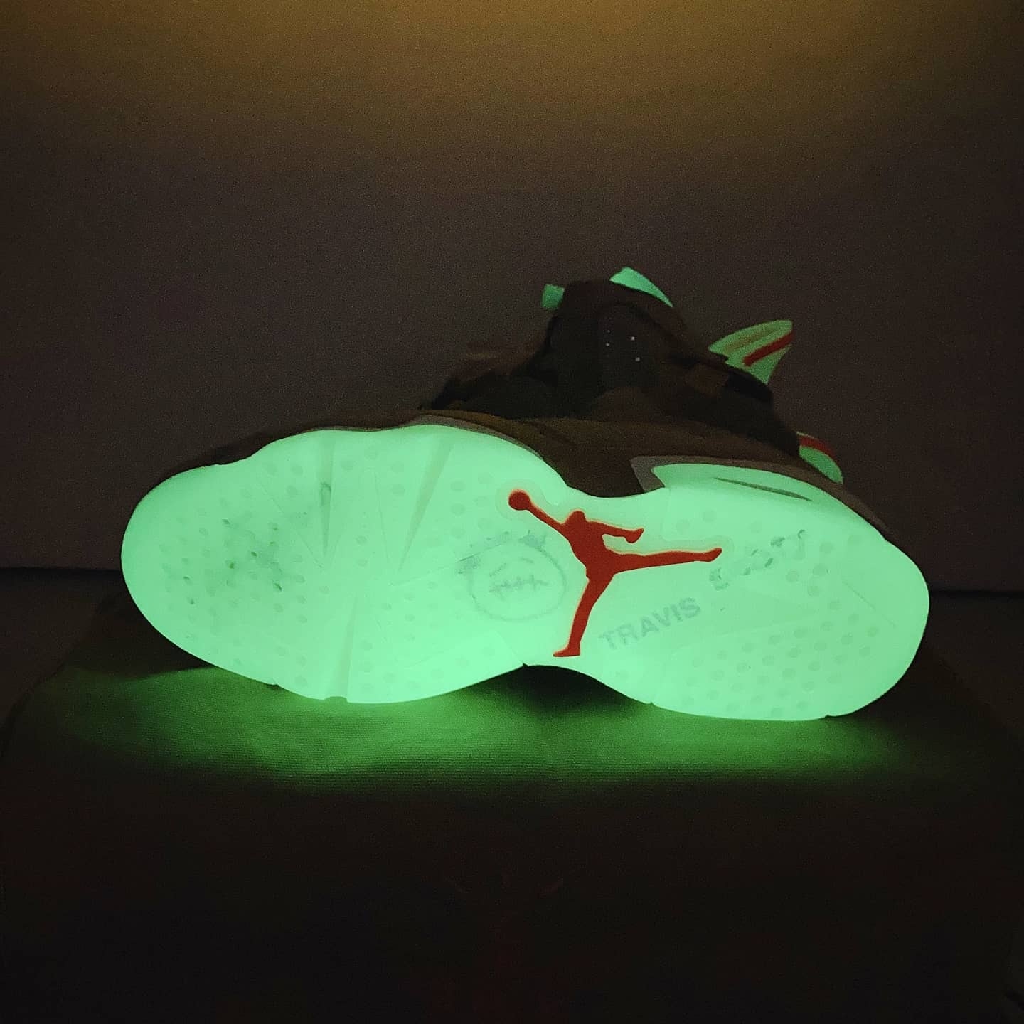 Jordan 6 x Travis Scott Retro SP British Khaki 착용 스타일 - 3