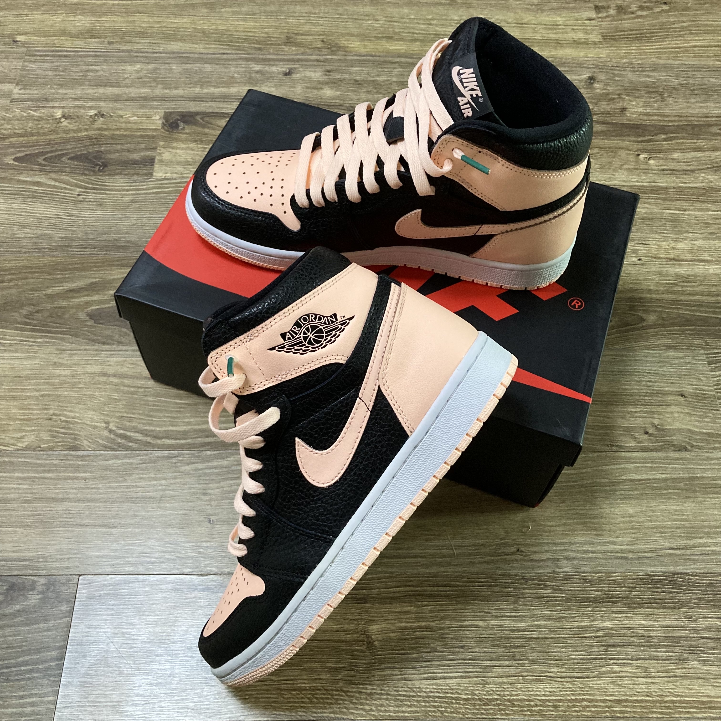 Jordan 1 Retro High OG Crimson Tint 착용 스타일 - 1