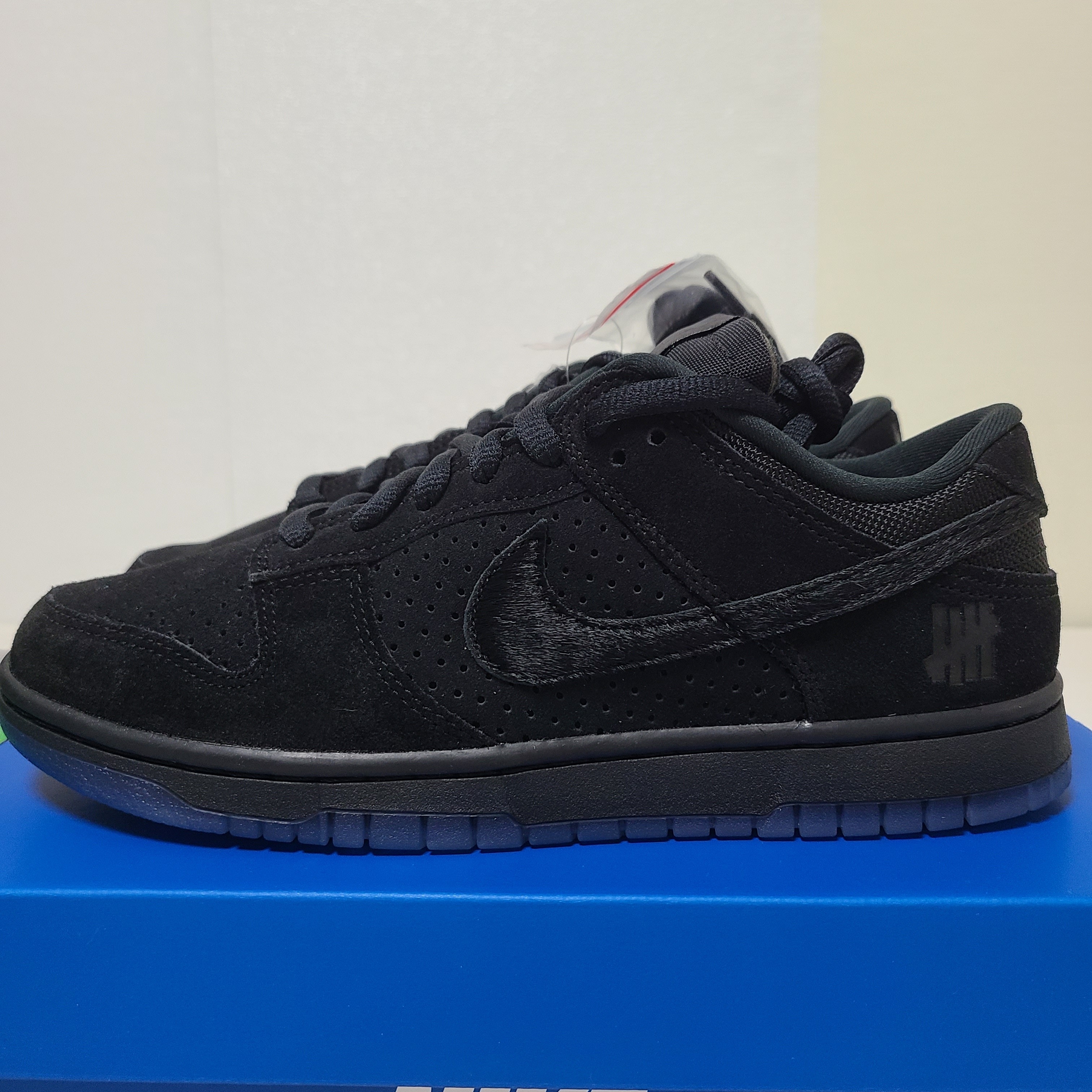 Nike x Undefeated Dunk Low SP 5 On It Black 착용 스타일