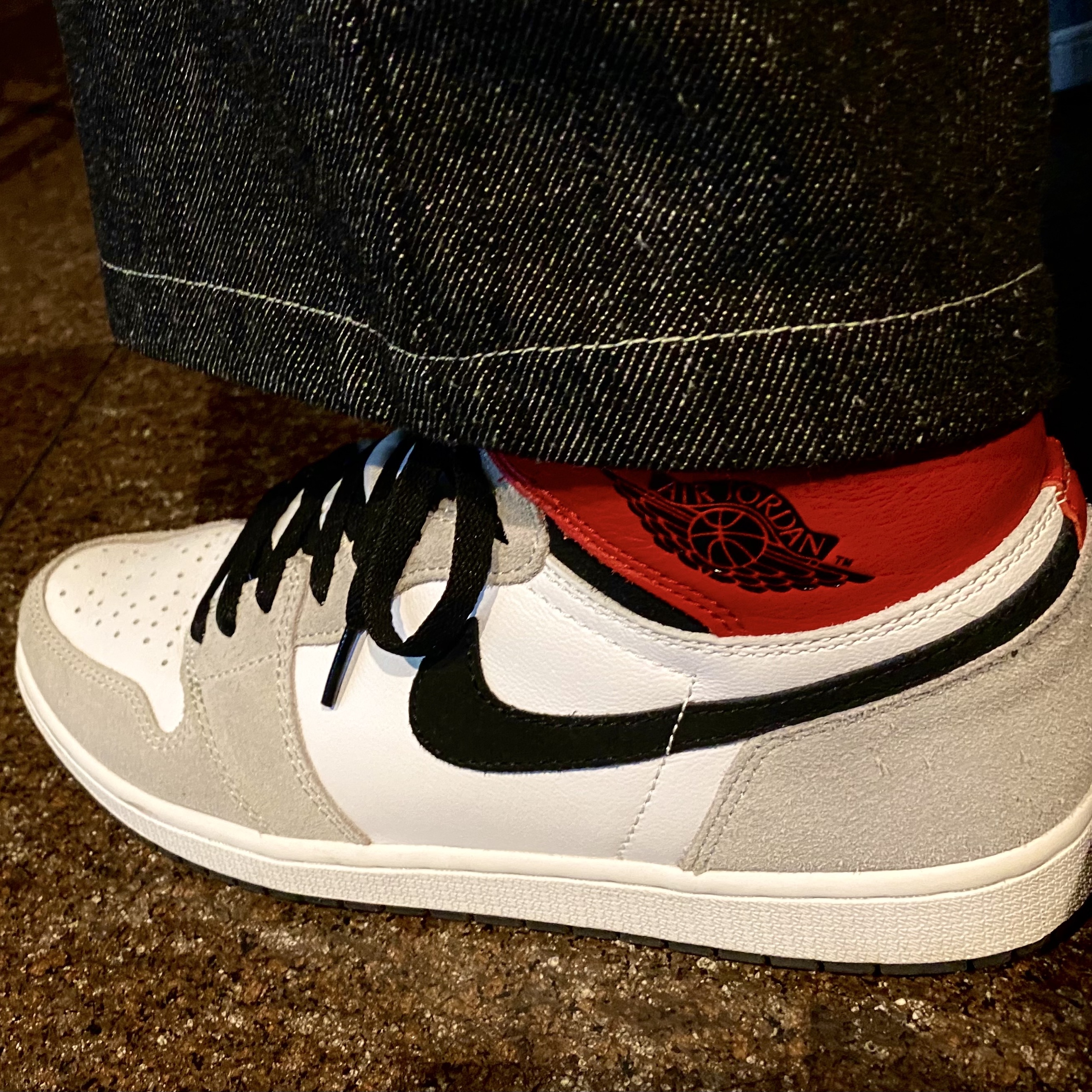 Jordan 1 Retro High OG Light Smoke Grey 착용 스타일 - 1